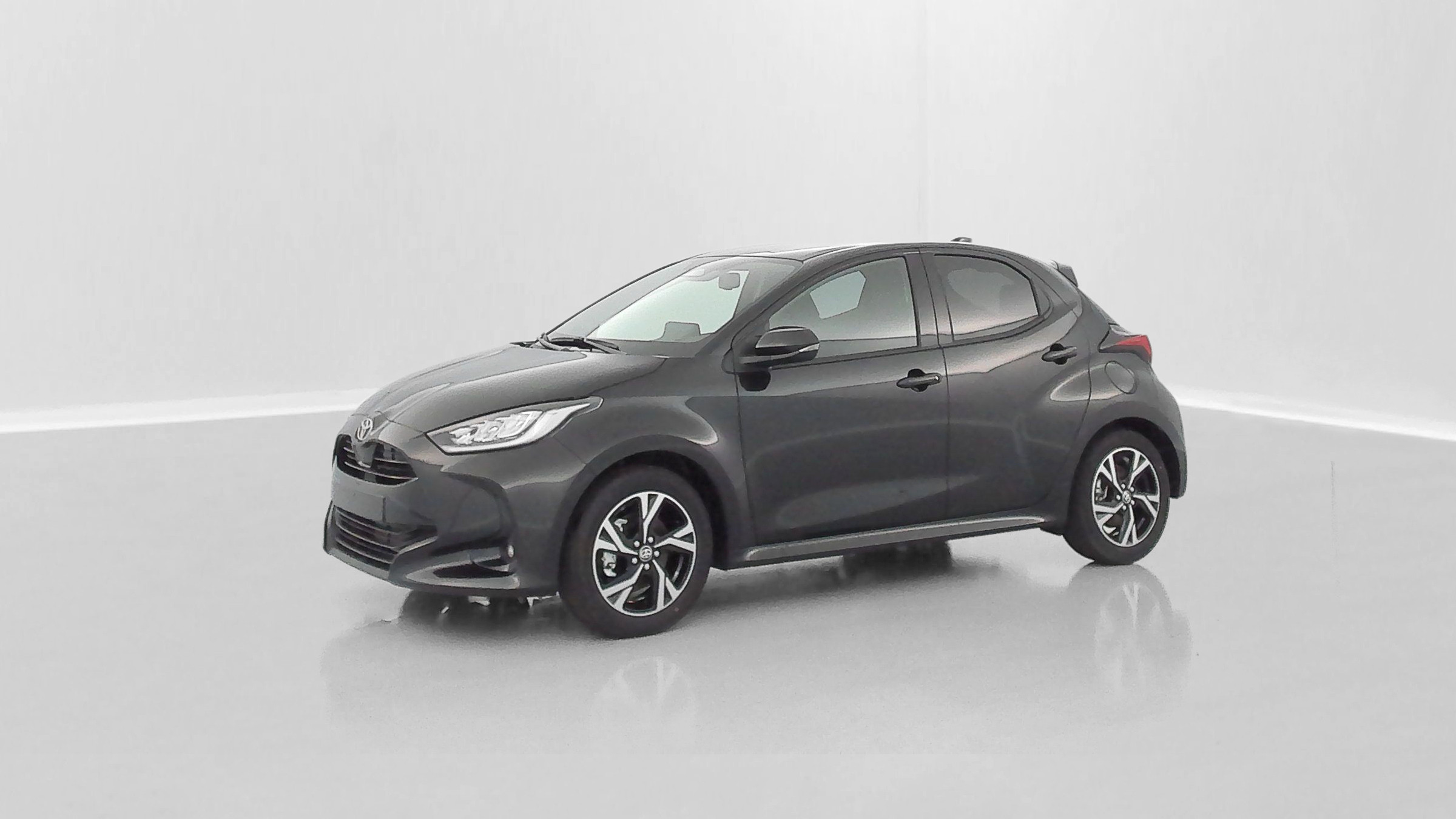Vente en ligne Toyota Yaris YARIS  IV Hybride 116ch Design e-CVT au prix de 23 900 €