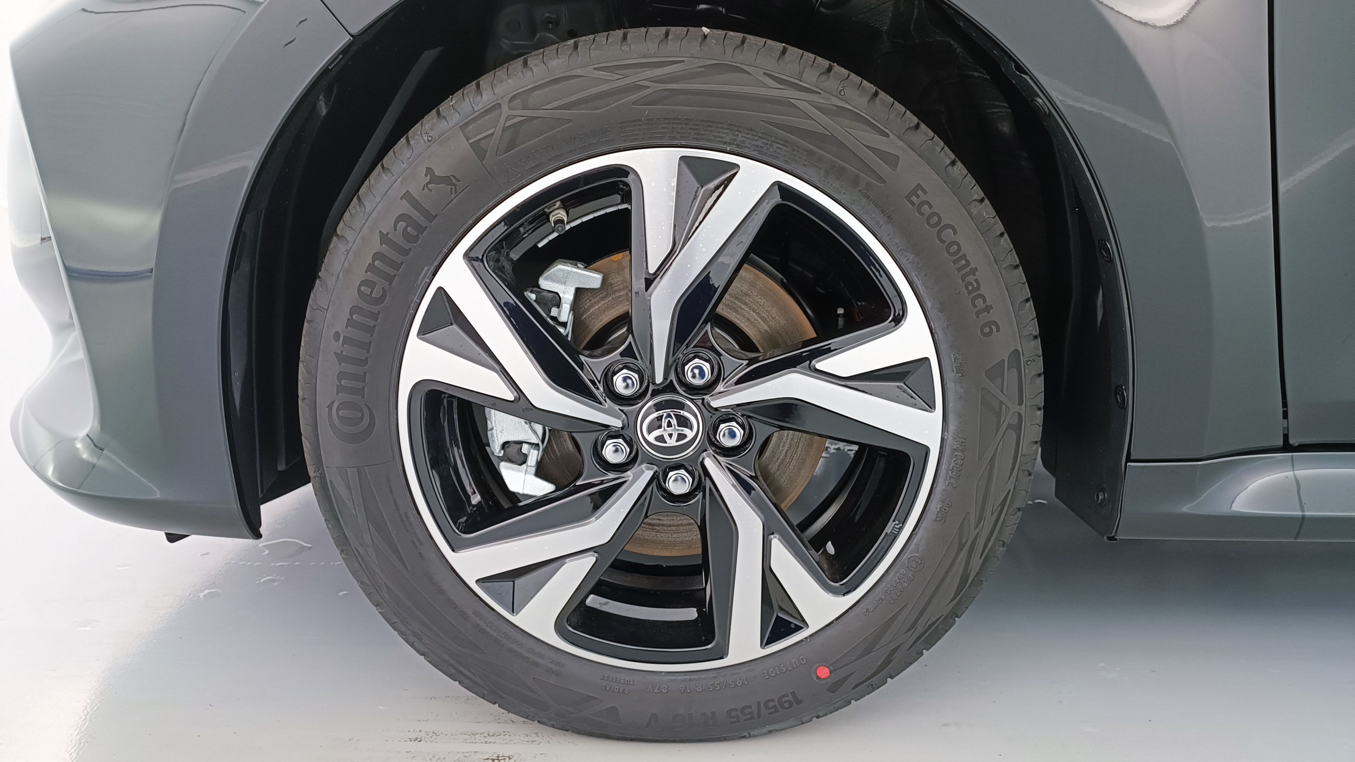 Vente en ligne Toyota Yaris YARIS  IV Hybride 116ch Design e-CVT au prix de 23 900 €