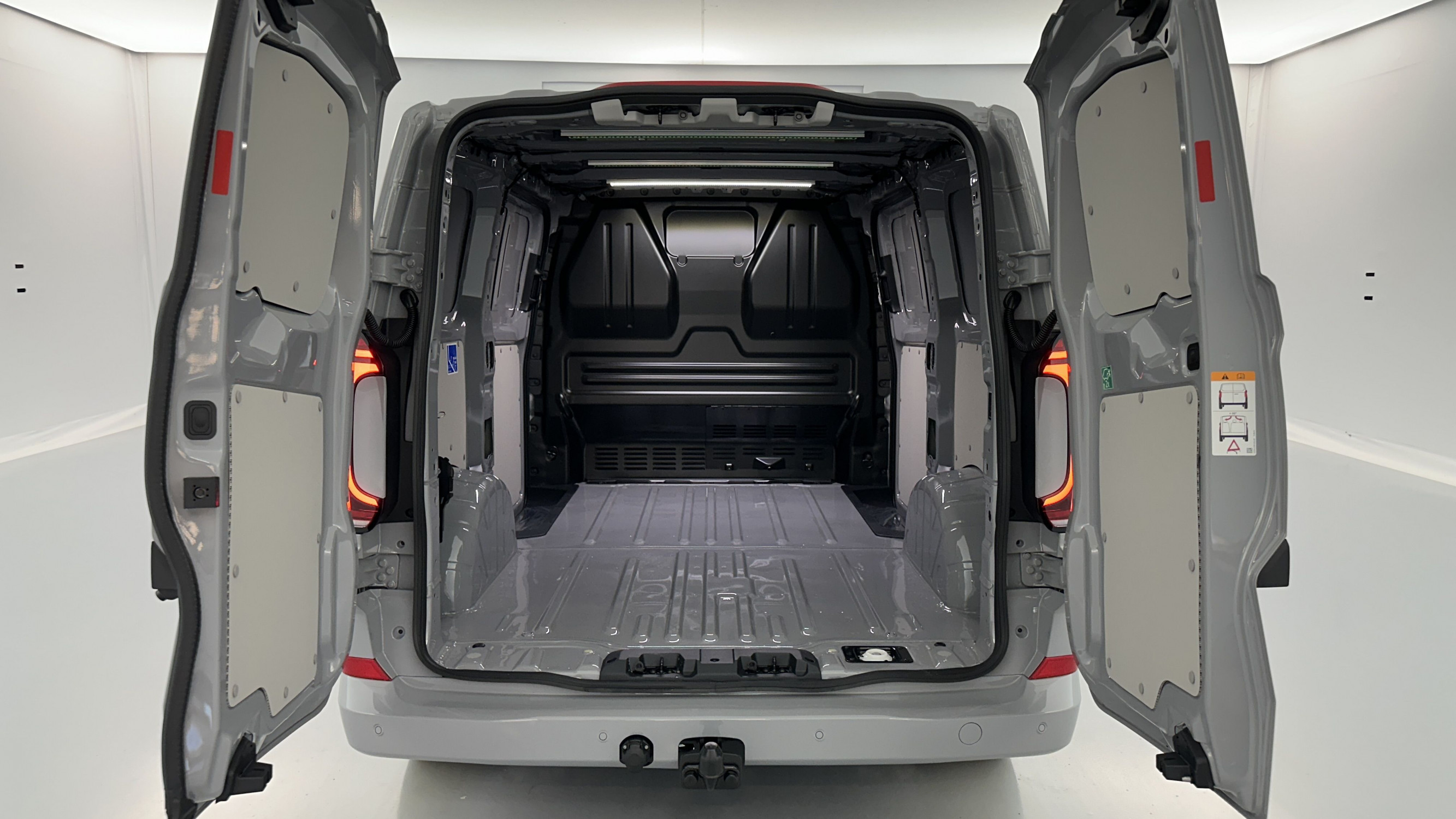 Vente en ligne Volkswagen Transporter TRANSPORTER T7 L1H1 2.0 TDI 150ch Business BVA8 au prix de 43 400 €