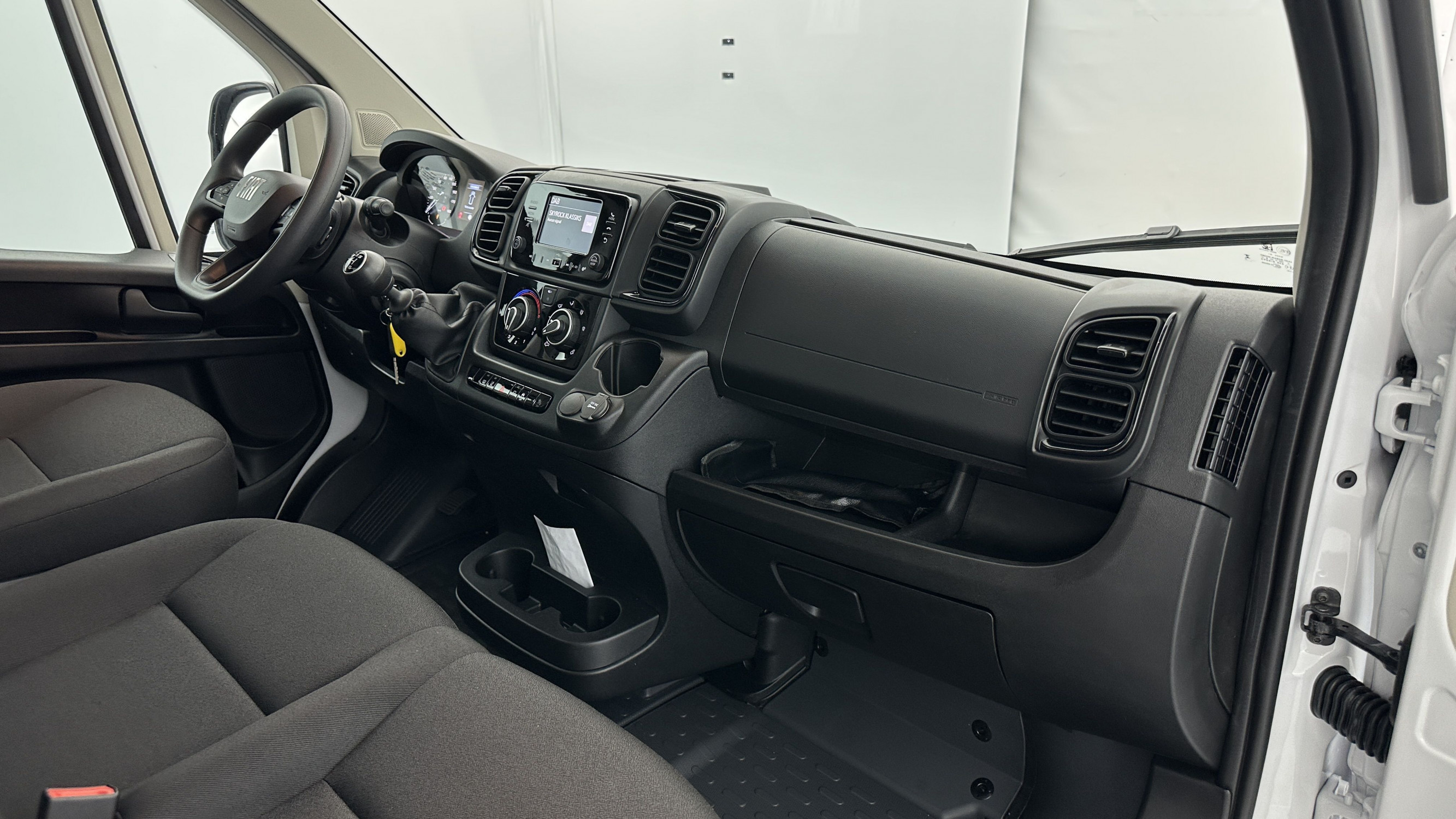 Vente en ligne Fiat Ducato Fourgon DUCATO 3.5 L Maxi 140ch PLATEAU RIDELLES au prix de 33 080 €