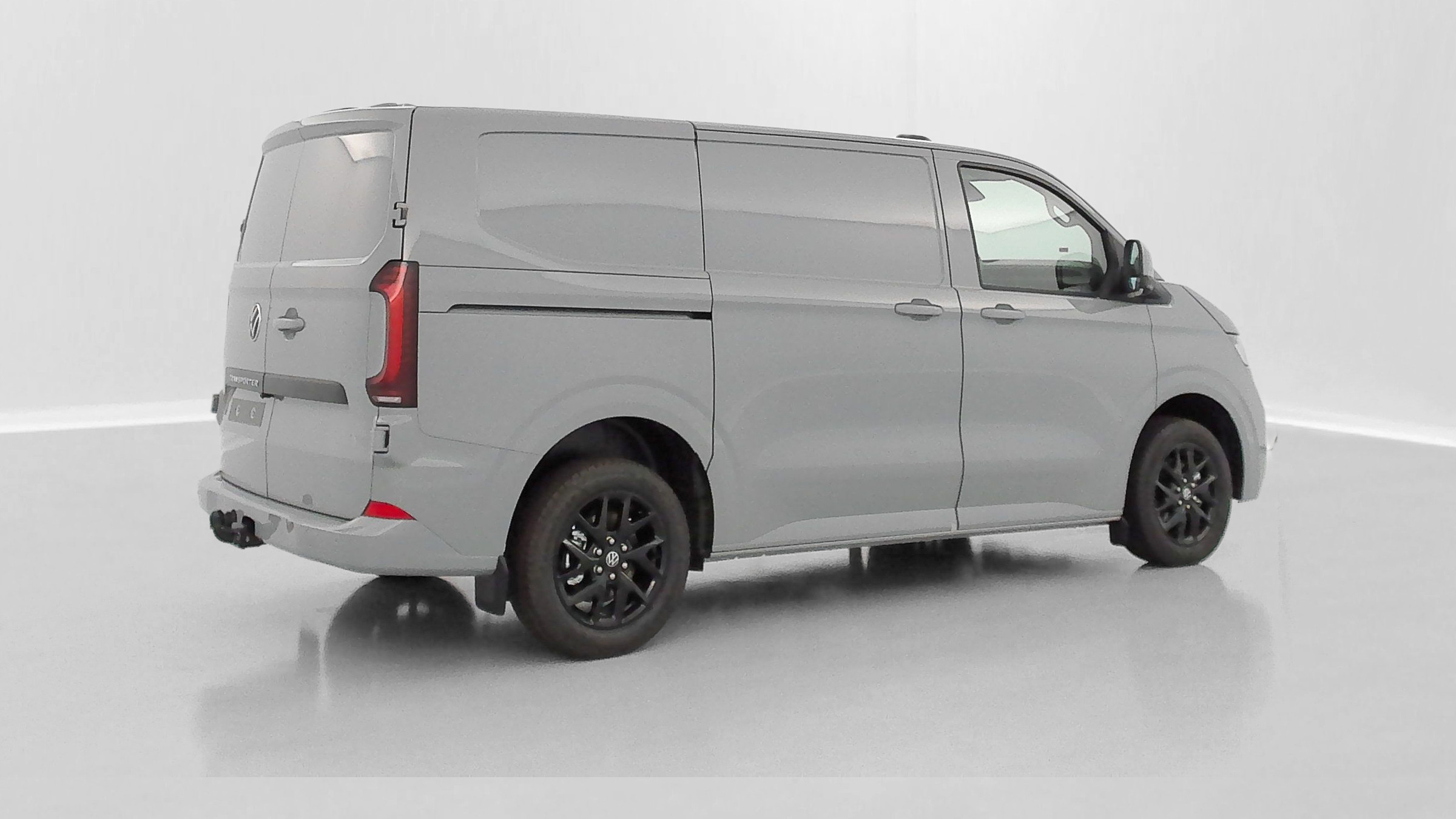 Vente en ligne Volkswagen Transporter TRANSPORTER T7 L1H1 2.0 TDI 150ch Business BVA8 au prix de 43 400 €