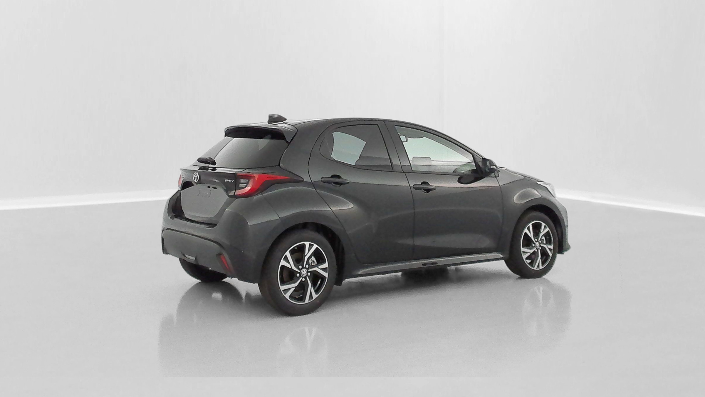 Vente en ligne Toyota Yaris YARIS  IV Hybride 116ch Design e-CVT au prix de 23 900 €