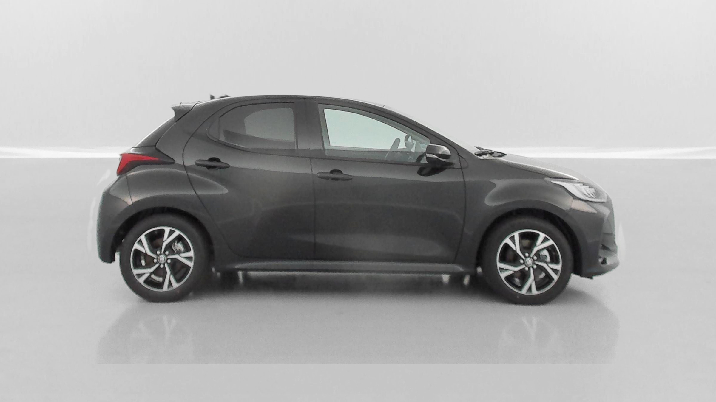 Vente en ligne Toyota Yaris YARIS  IV Hybride 116ch Design e-CVT au prix de 23 900 €
