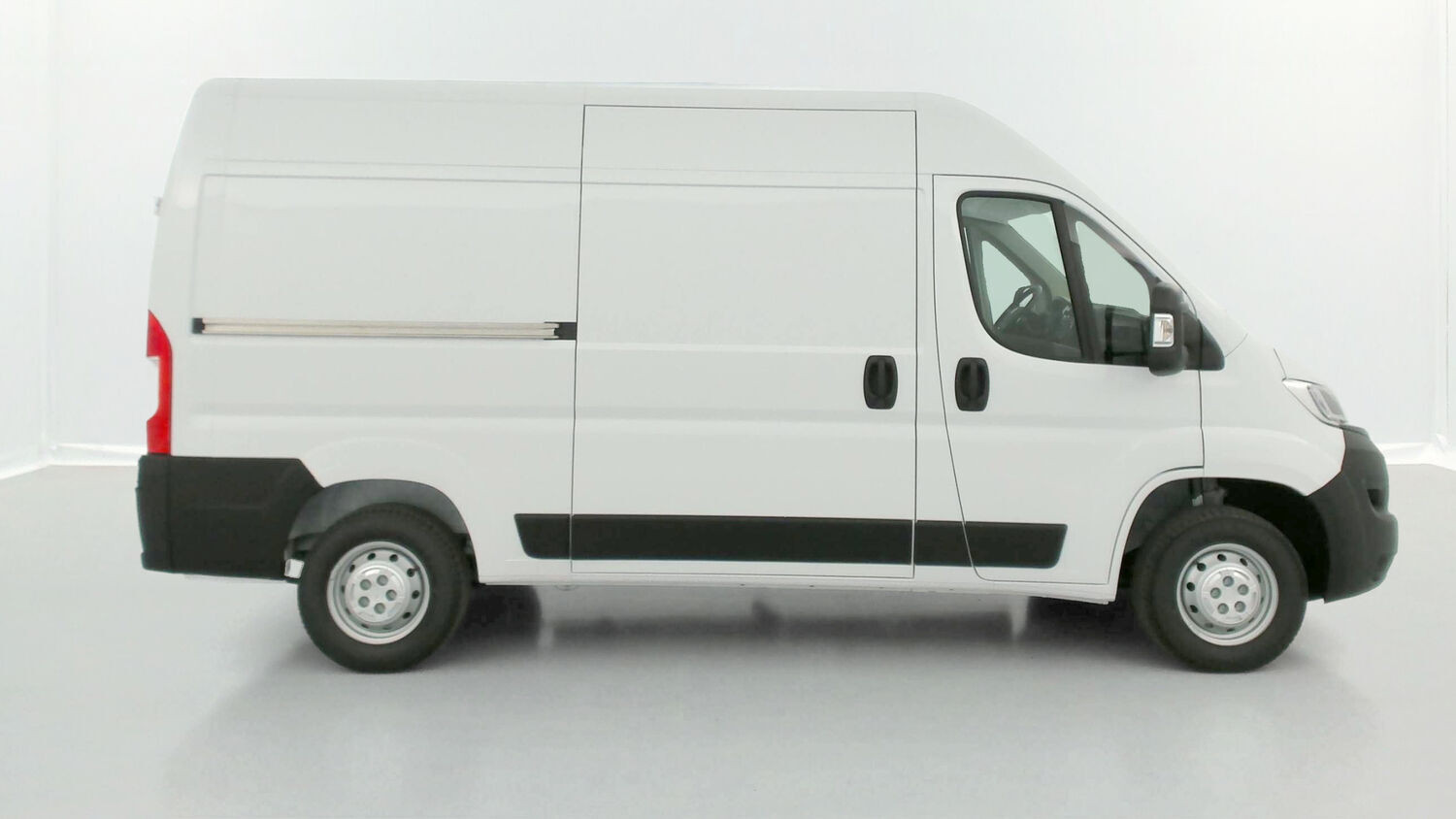 Vente en ligne Opel Movano MOVANO L2H2 35 2.2 BlueHDi 140ch Essentia au prix de 30 680 €