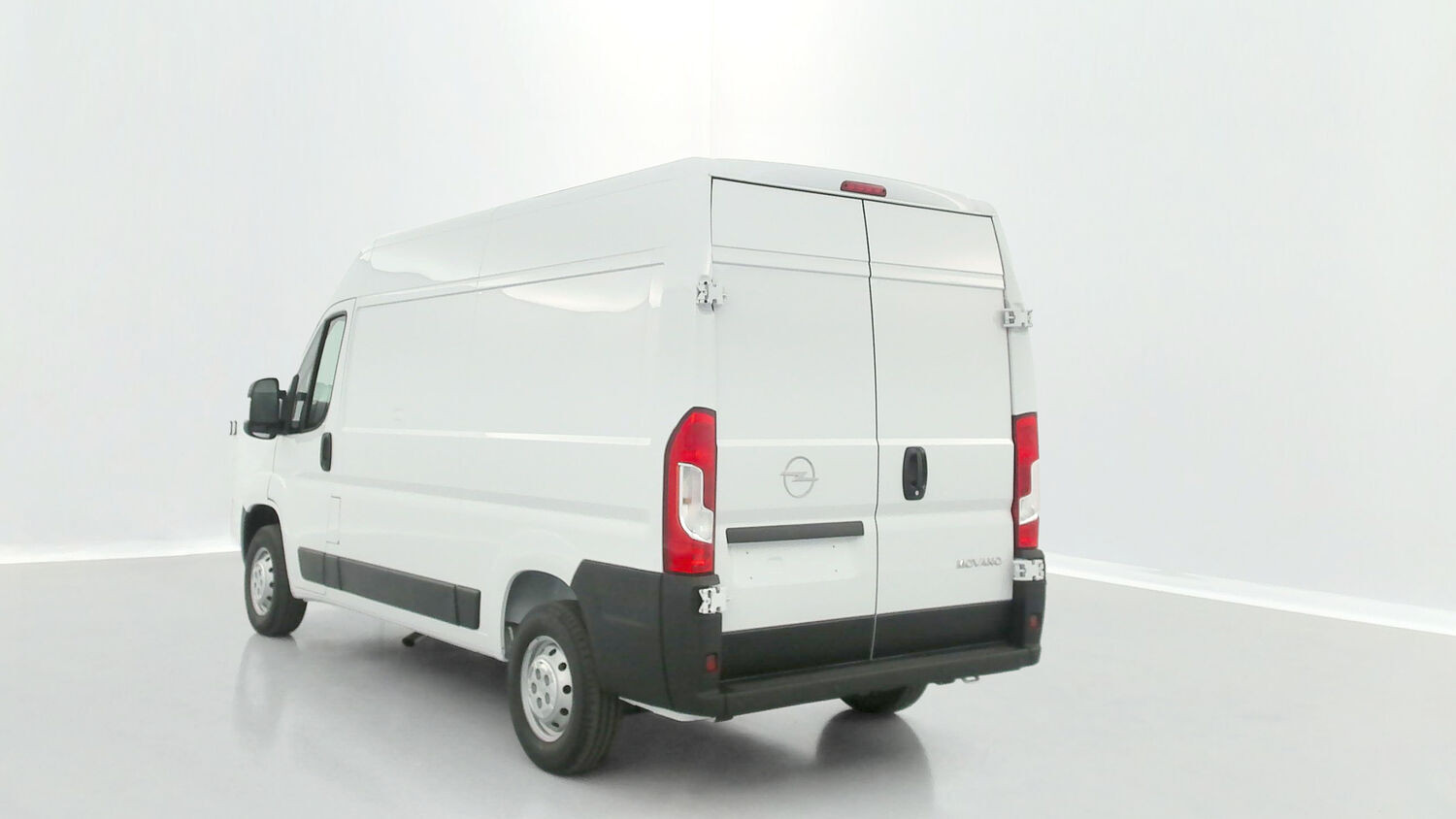 Vente en ligne Opel Movano MOVANO L2H2 35 2.2 BlueHDi 140ch Essentia au prix de 30 680 €
