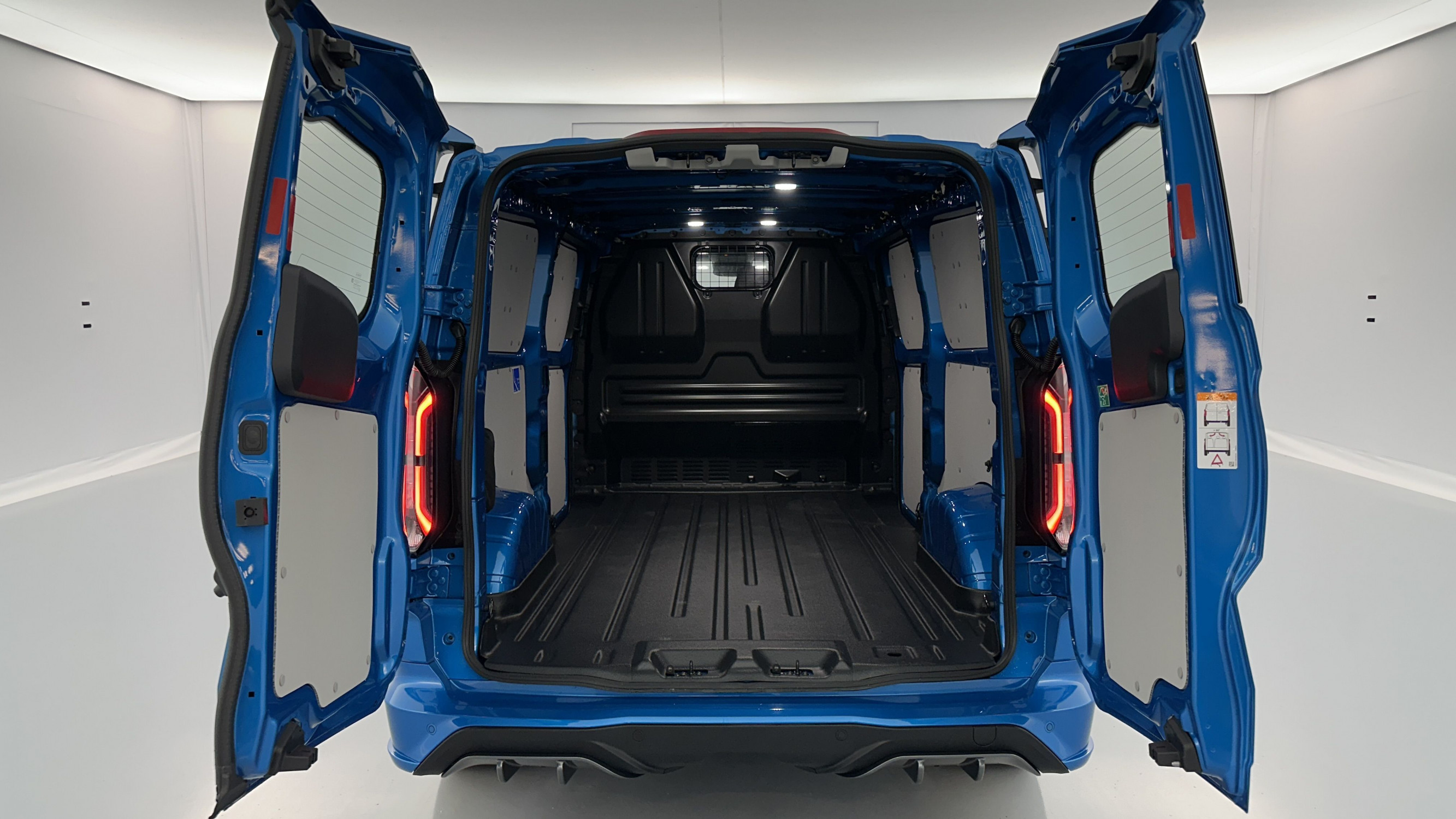 Vente en ligne Ford Transit Custom TRANSIT CUSTOM 320 L2H1 2.0 EcoBlue 170ch MS-RT BVA8 AWD au prix de 60 680 €