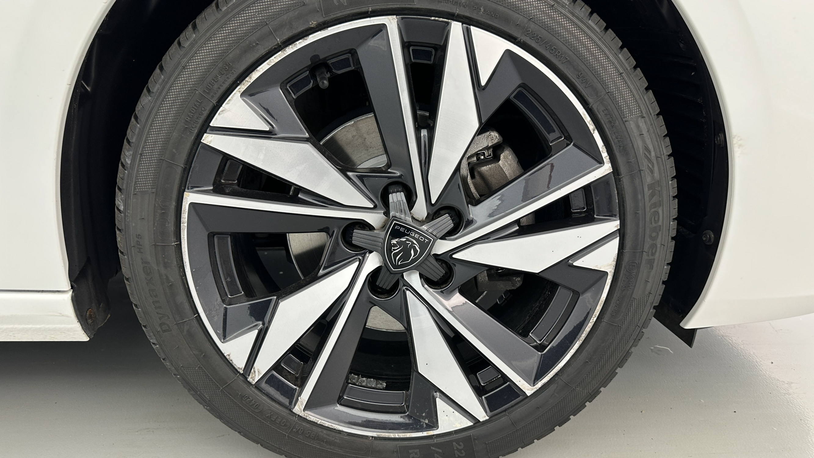 Vente en ligne Peugeot 308 308 III 1.2 Puretech 130ch Allure Pack EAT8 au prix de 21 080 €