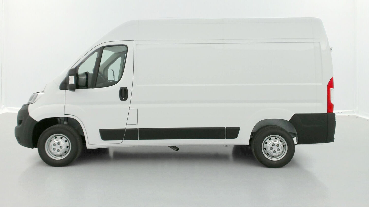 Vente en ligne Opel Movano MOVANO L2H2 35 2.2 BlueHDi 140ch Essentia au prix de 30 680 €