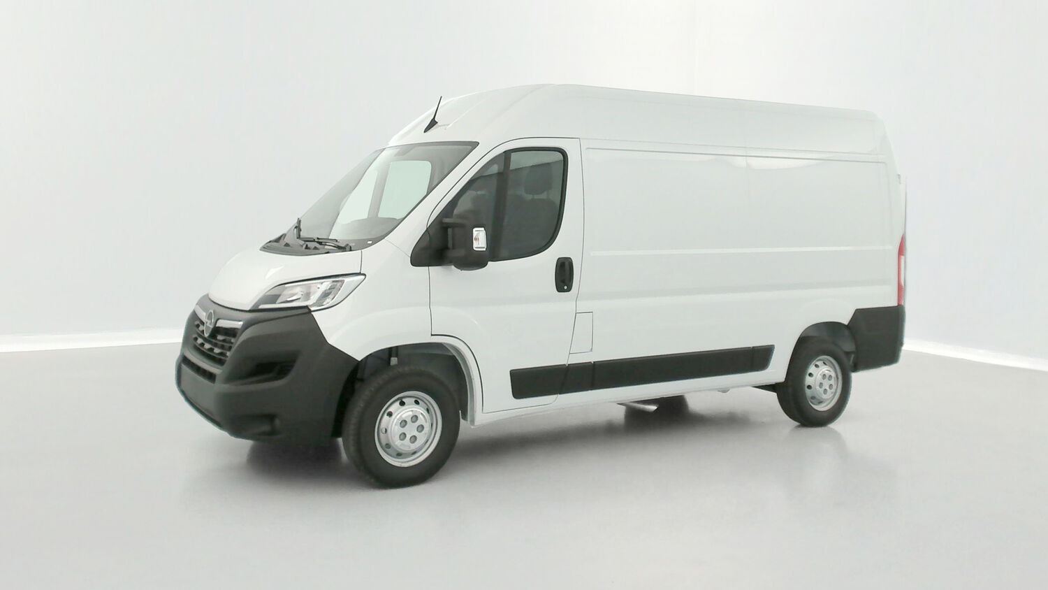 Vente en ligne Opel Movano MOVANO L2H2 35 2.2 BlueHDi 140ch Essentia au prix de 30 680 €