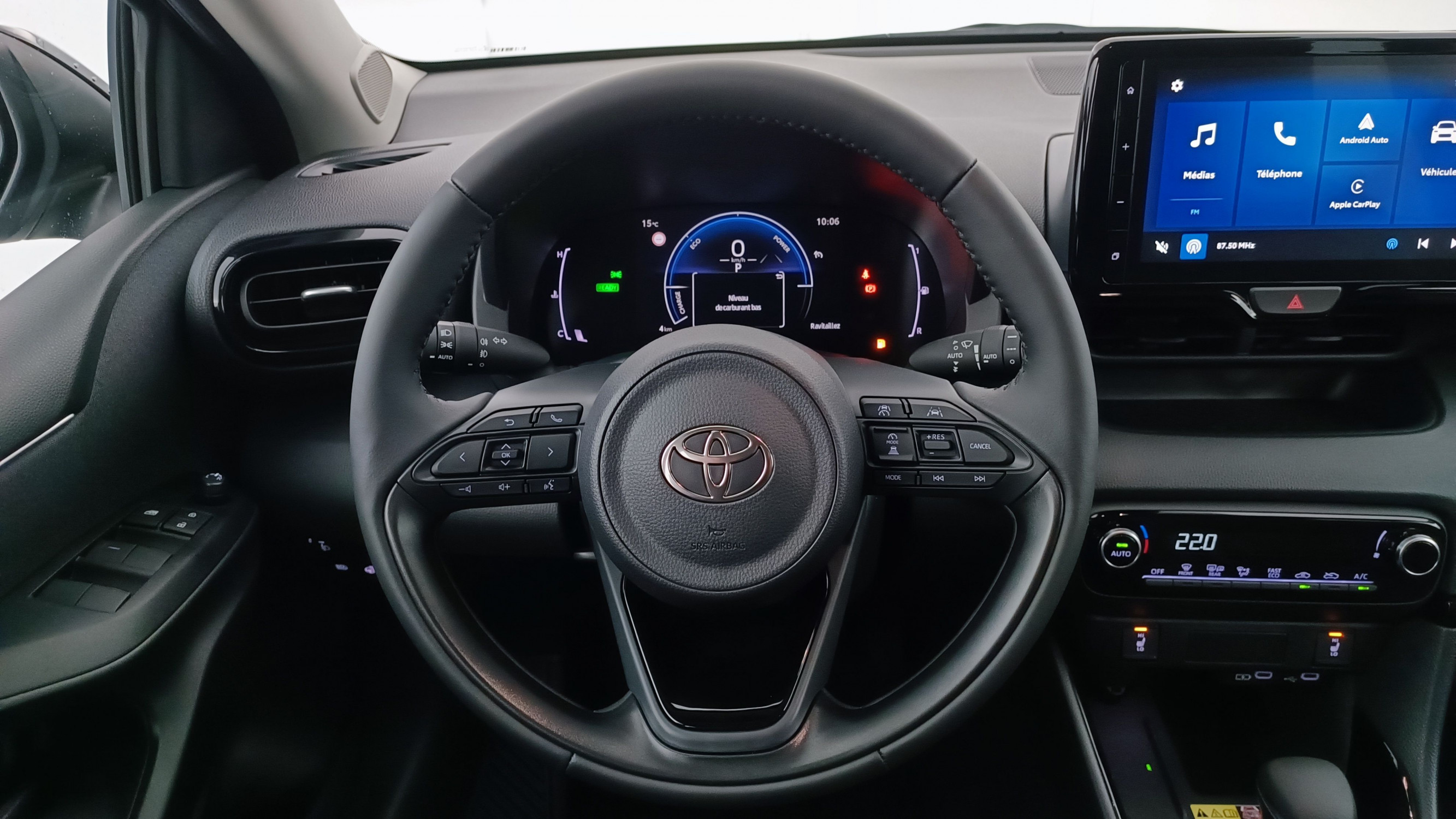 Vente en ligne Toyota Yaris YARIS  IV Hybride 116ch Design e-CVT au prix de 23 900 €