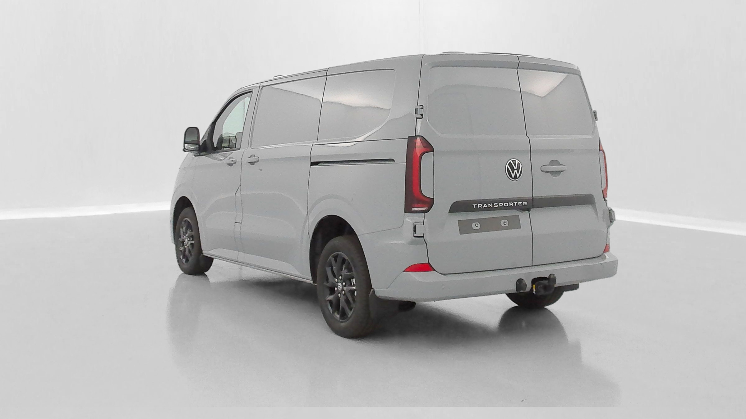 Vente en ligne Volkswagen Transporter TRANSPORTER T7 L1H1 2.0 TDI 150ch Business BVA8 au prix de 43 400 €