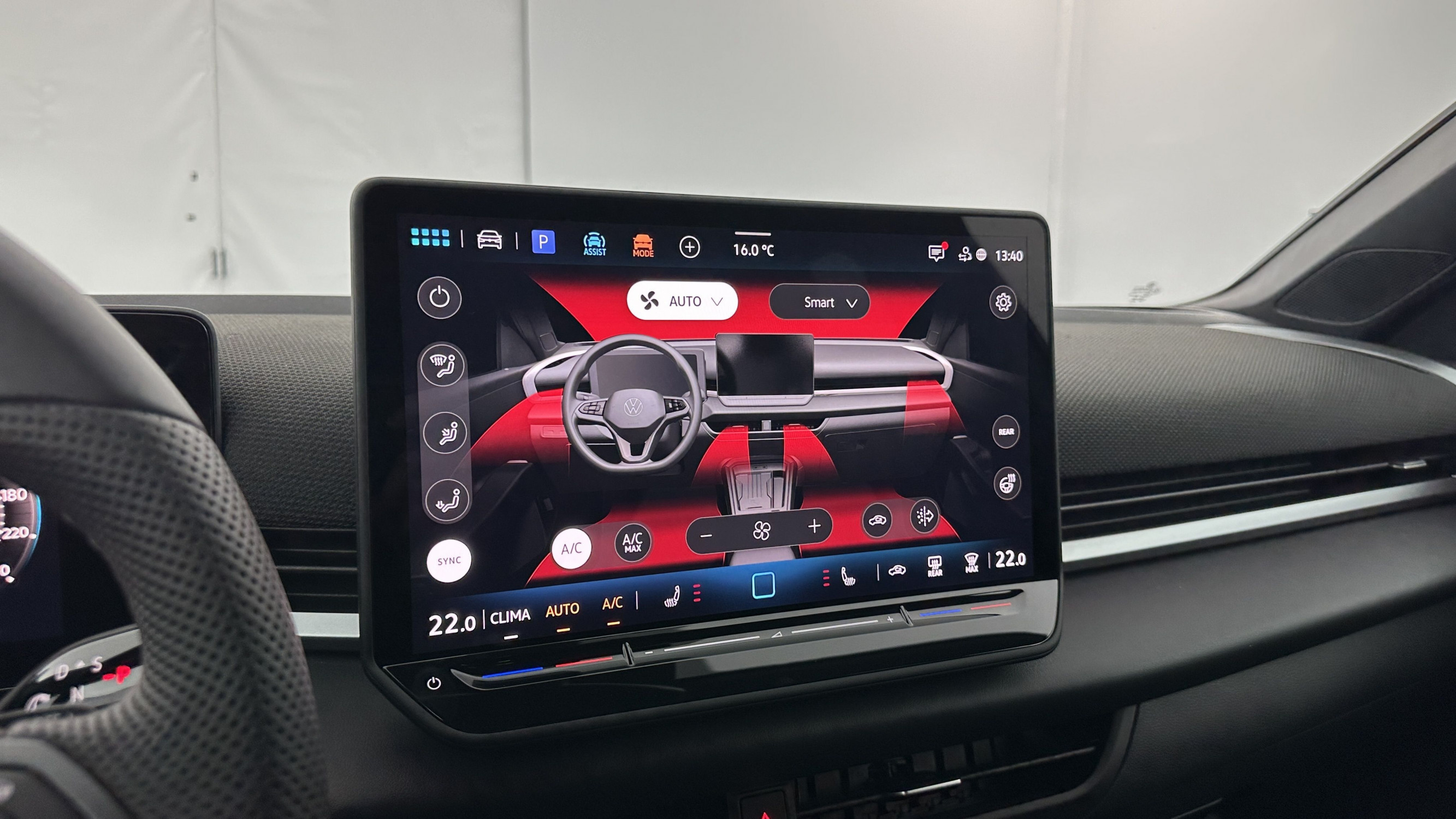 Vente en ligne Volkswagen T-Roc T-ROC 1.5 eTSI EVO2 Hybrid 150ch R-Line DSG7 au prix de 38 110 €