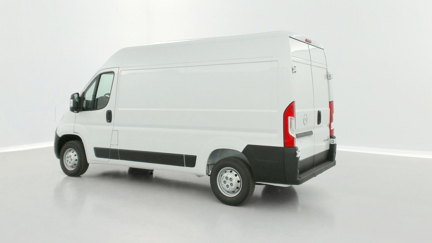 Vente en ligne Opel Movano MOVANO L2H2 35 2.2 BlueHDi 140ch Essentia au prix de 30 680 €