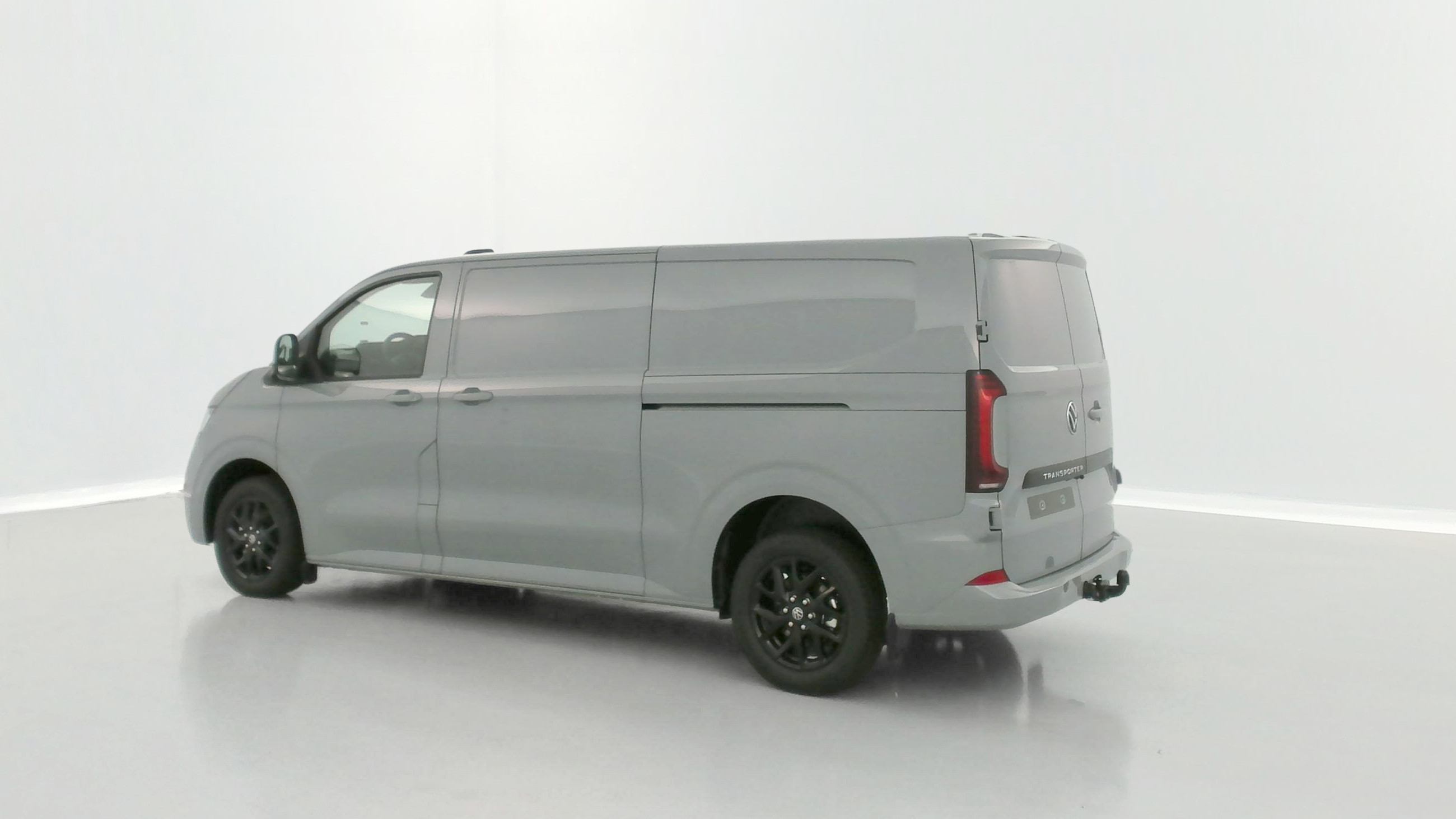 Vente en ligne Volkswagen Transporter TRANSPORTER T7 L2H1 2.0 TDI 150ch Business BVA8 au prix de 45 440 €