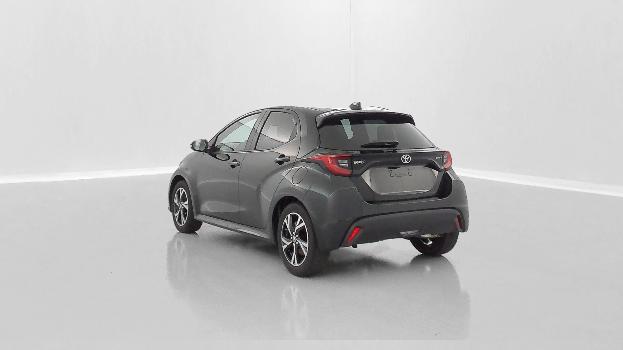 Vente en ligne Toyota Yaris YARIS  IV Hybride 116ch Design e-CVT au prix de 23 900 €