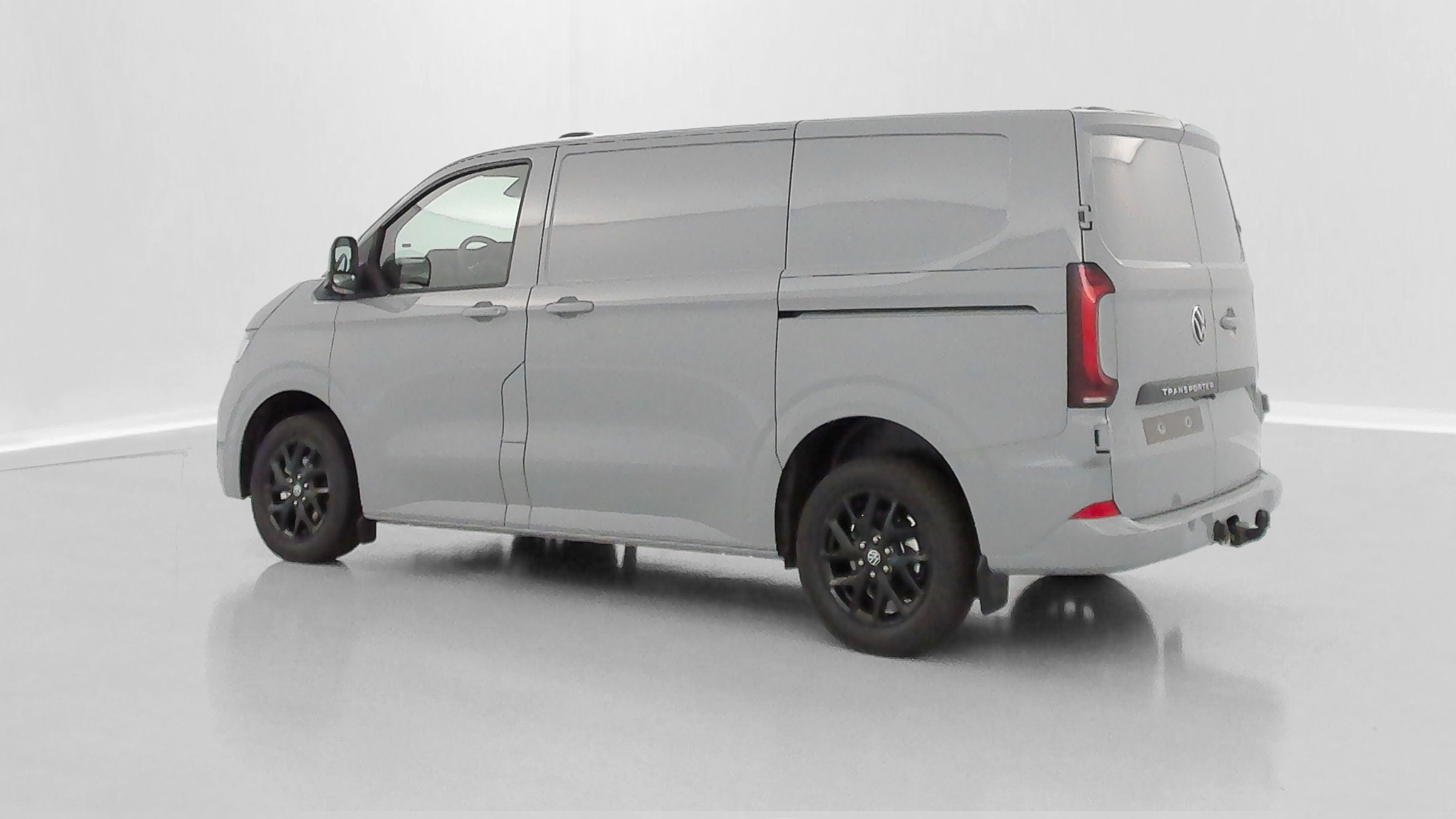 Vente en ligne Volkswagen Transporter TRANSPORTER T7 L1H1 2.0 TDI 150ch Business BVA8 au prix de 43 400 €