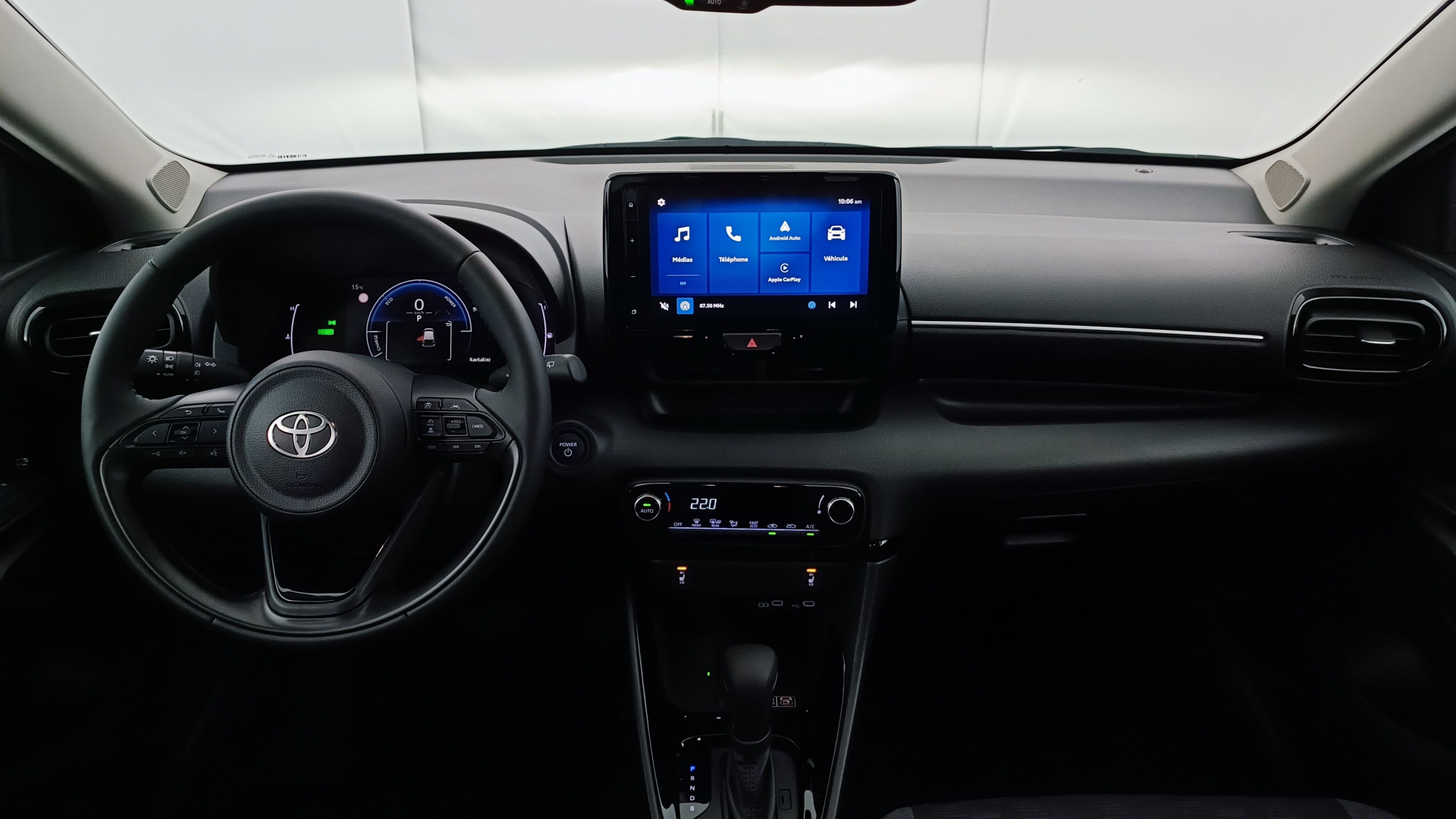 Vente en ligne Toyota Yaris YARIS  IV Hybride 116ch Design e-CVT au prix de 23 900 €