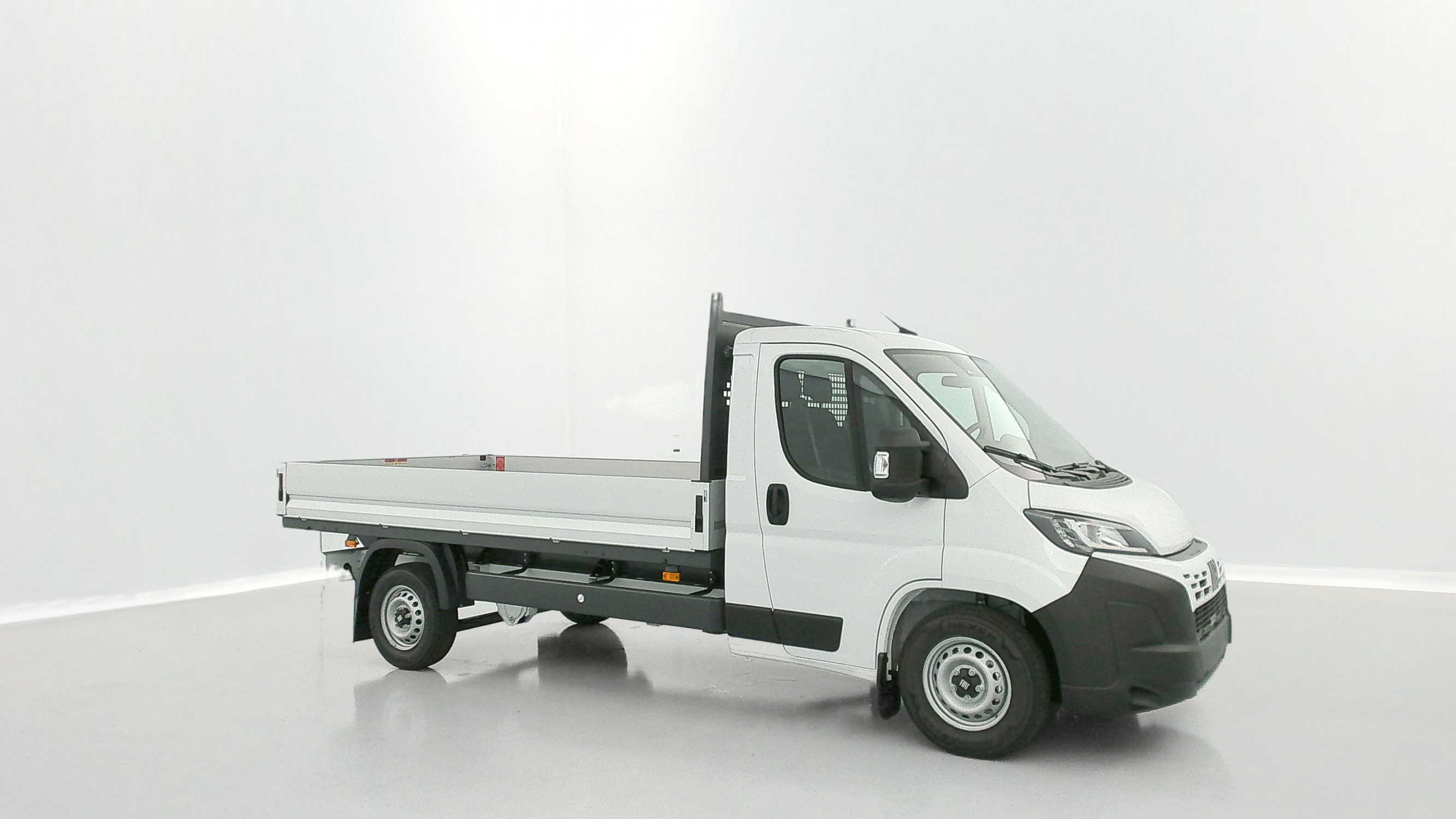 Vente en ligne Fiat Ducato Fourgon DUCATO 3.5 L Maxi 140ch PLATEAU RIDELLES au prix de 33 080 €