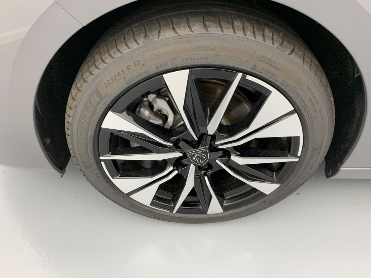 Vente en ligne Peugeot 308 BLUEHDI 130CH S S EAT8 ALLURE au prix de 27 280 €