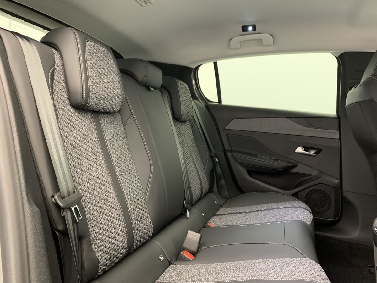 Vente en ligne Peugeot 308 BLUEHDI 130CH S S EAT8 ALLURE au prix de 27 280 €