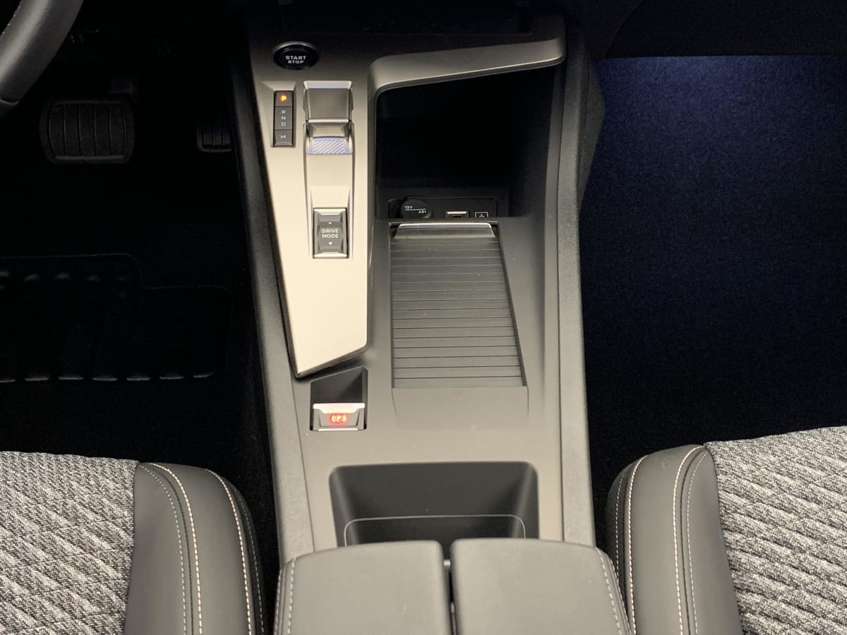 Vente en ligne Peugeot 308 BLUEHDI 130CH S S EAT8 ALLURE au prix de 27 280 €