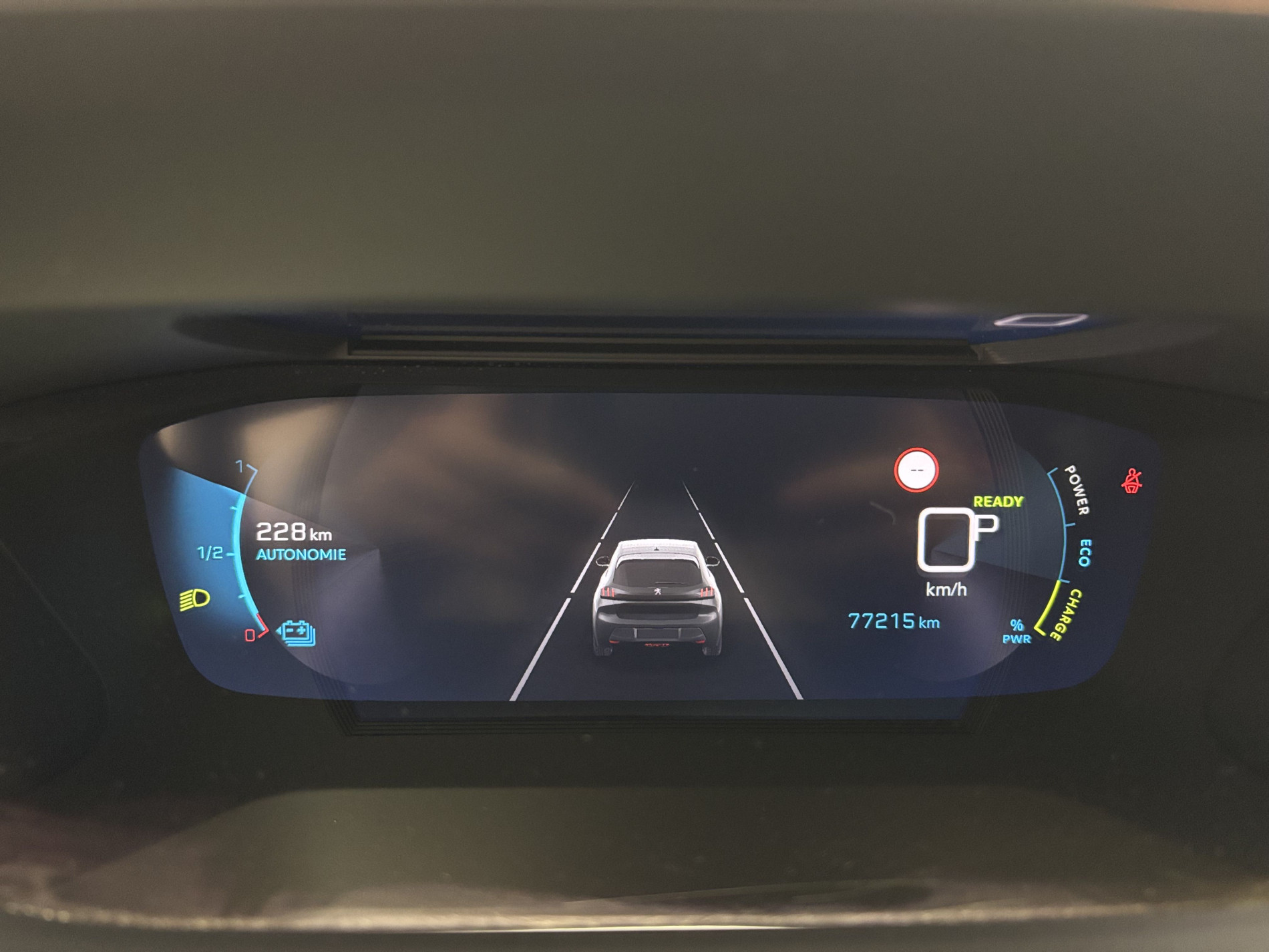 Vente en ligne Peugeot 208 e-208 136ch Allure Business au prix de 12 990 €