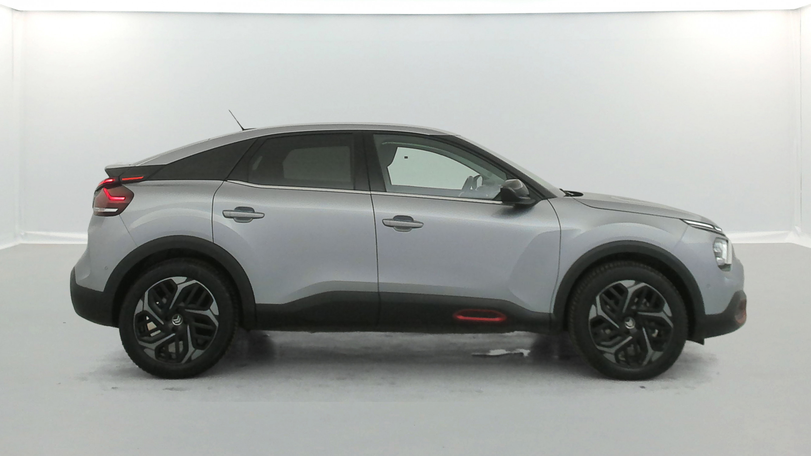 Vente en ligne Citroën C4 BlueHDi 130ch Shine EAT8 + Pack Drive Assist + Attelage au prix de 15 990 €
