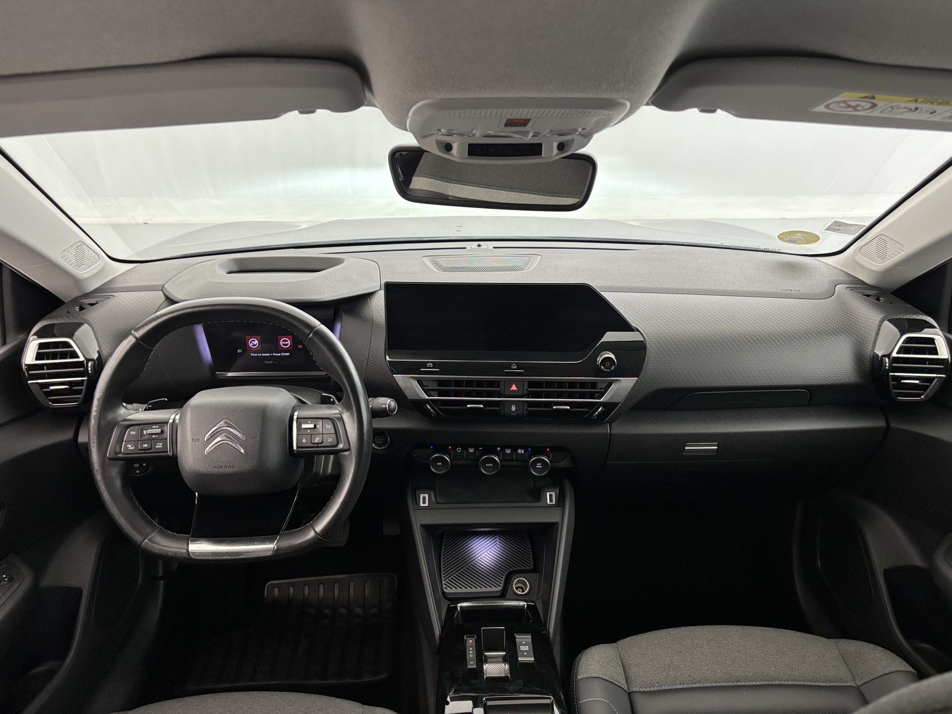Vente en ligne Citroën C4 BlueHDi 130ch Shine EAT8 + Pack Drive Assist + Attelage au prix de 15 990 €