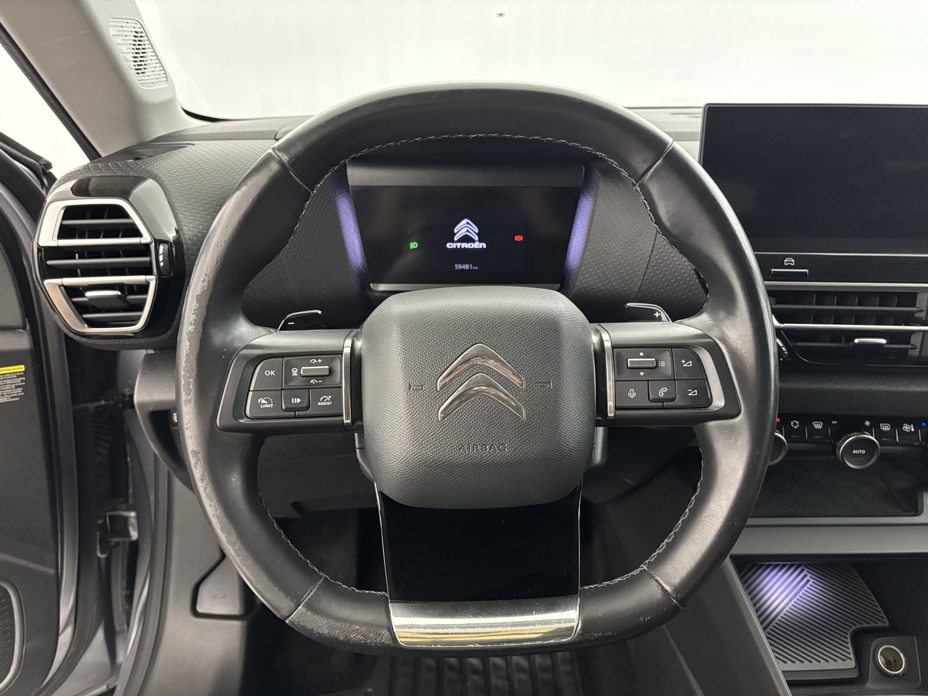 Vente en ligne Citroën C4 BlueHDi 130ch Shine EAT8 + Pack Drive Assist + Attelage au prix de 15 990 €