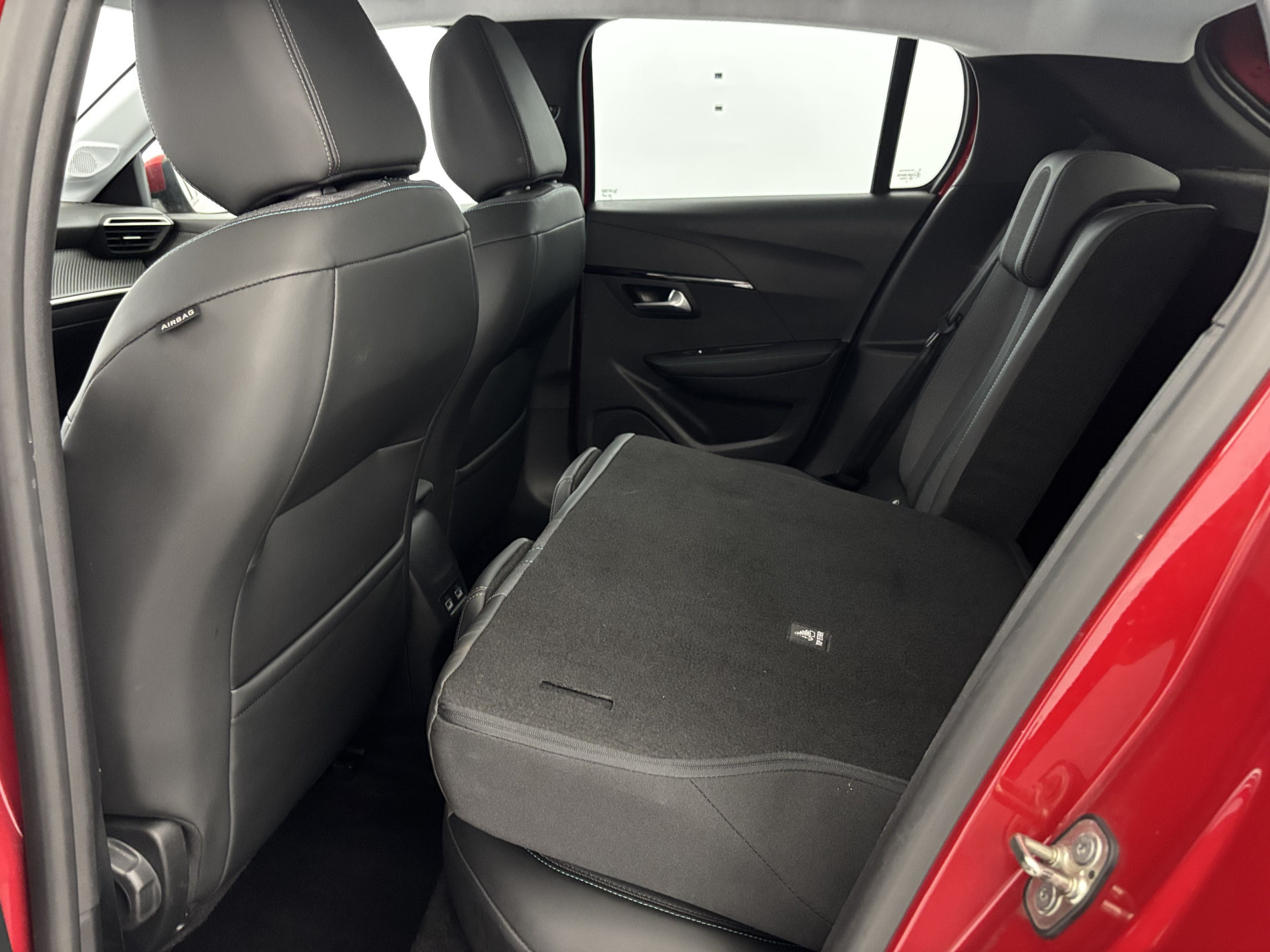 Vente en ligne Peugeot 208 e-208 136ch Allure Business au prix de 12 990 €