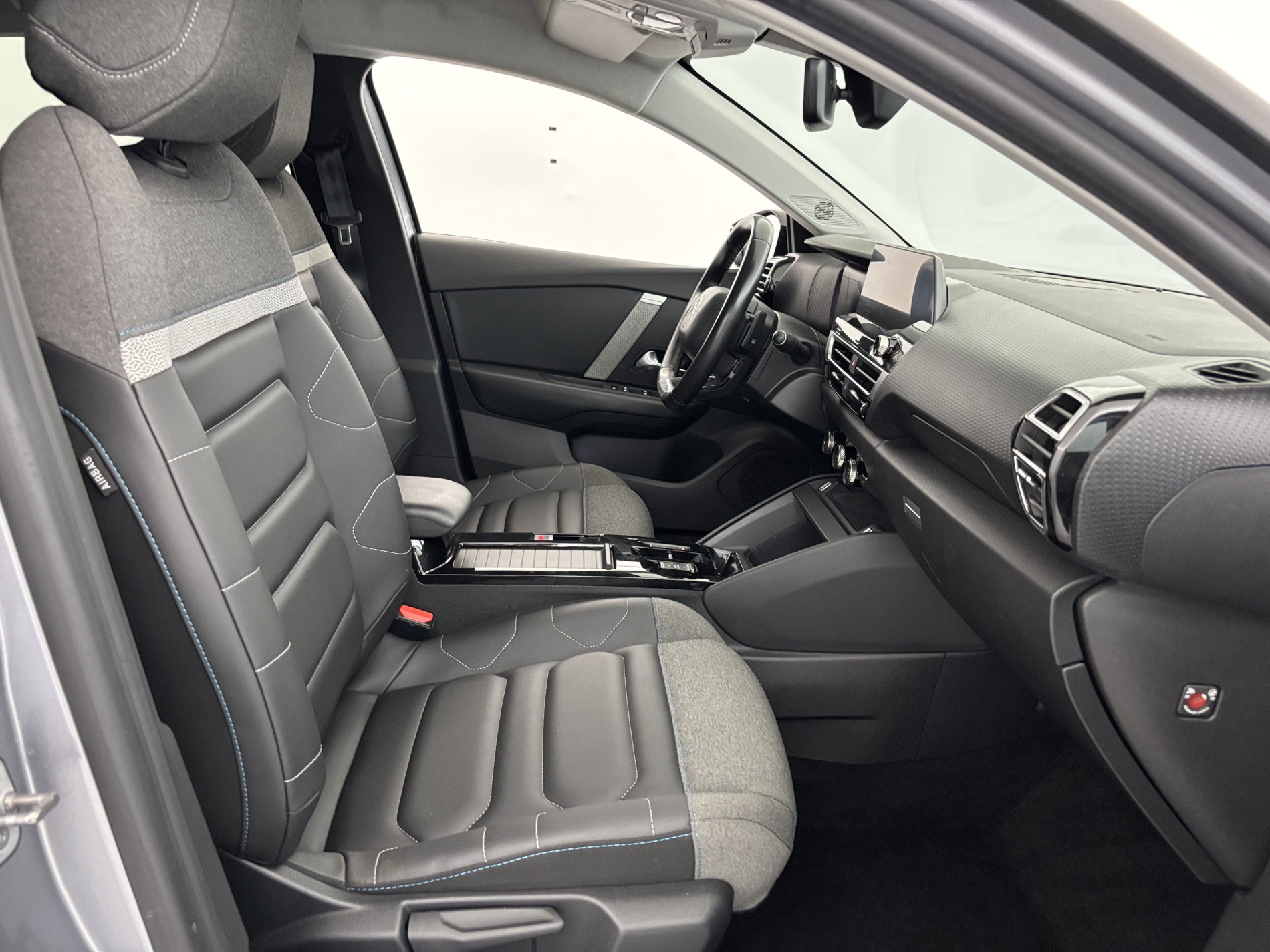 Vente en ligne Citroën C4 BlueHDi 130ch Shine EAT8 + Pack Drive Assist + Attelage au prix de 15 990 €
