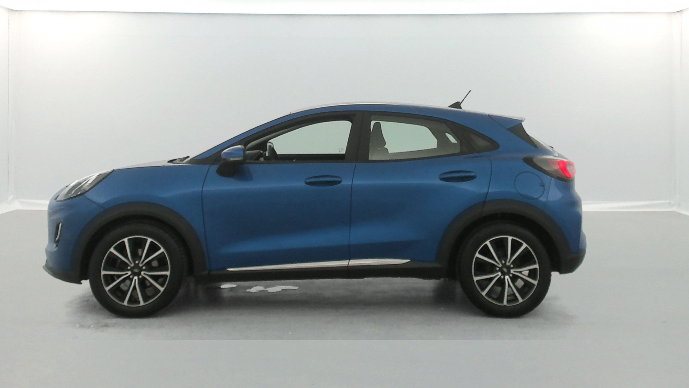 Vente en ligne Ford Puma 1.0 EcoBoost 125ch mHEV Titanium + Attelage au prix de 13 990 €