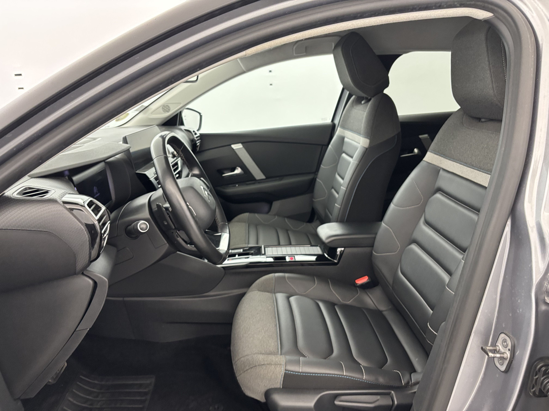 Vente en ligne Citroën C4 BlueHDi 130ch Shine EAT8 + Pack Drive Assist + Attelage au prix de 15 990 €