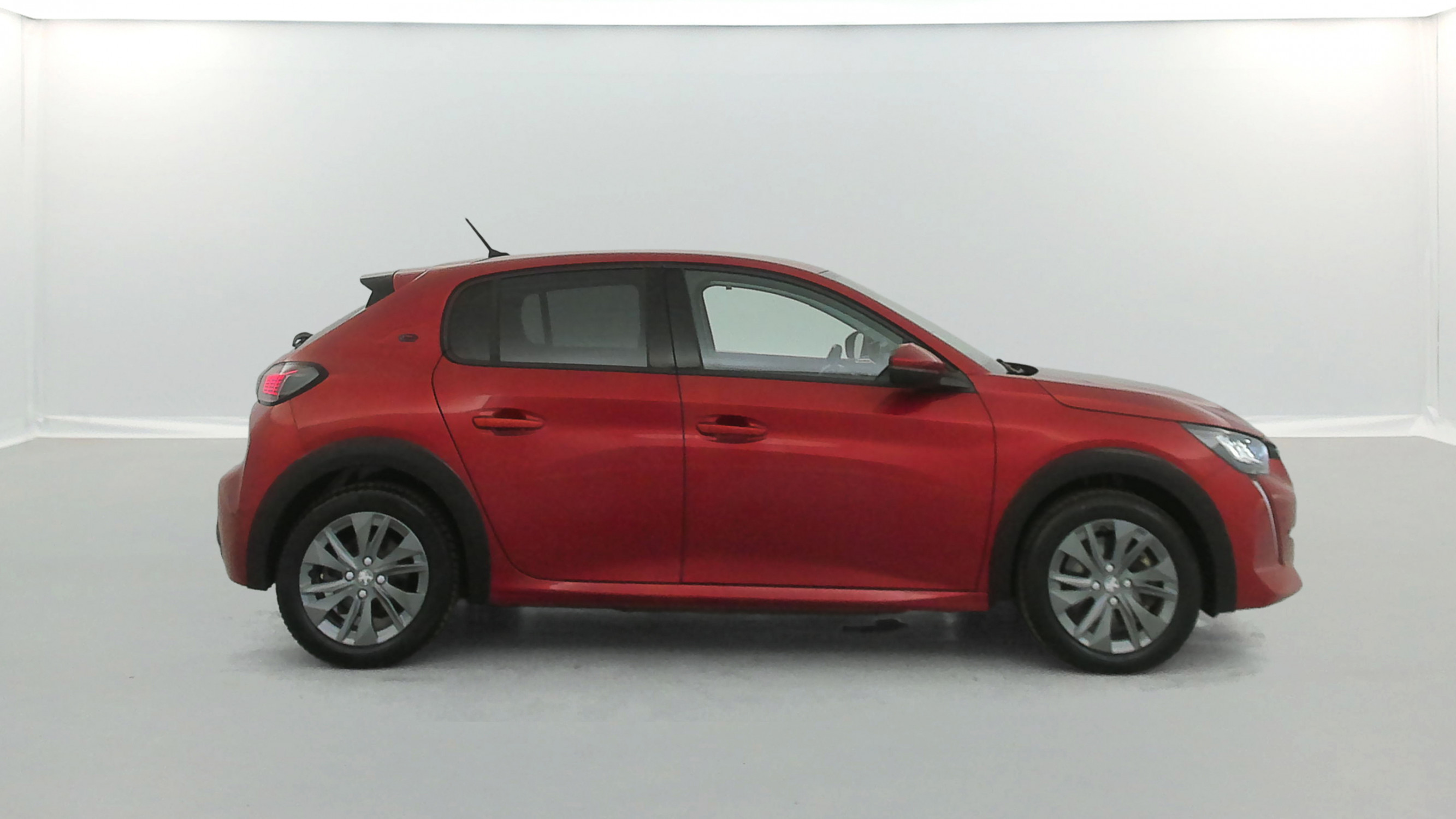 Vente en ligne Peugeot 208 e-208 136ch Allure Business au prix de 12 990 €