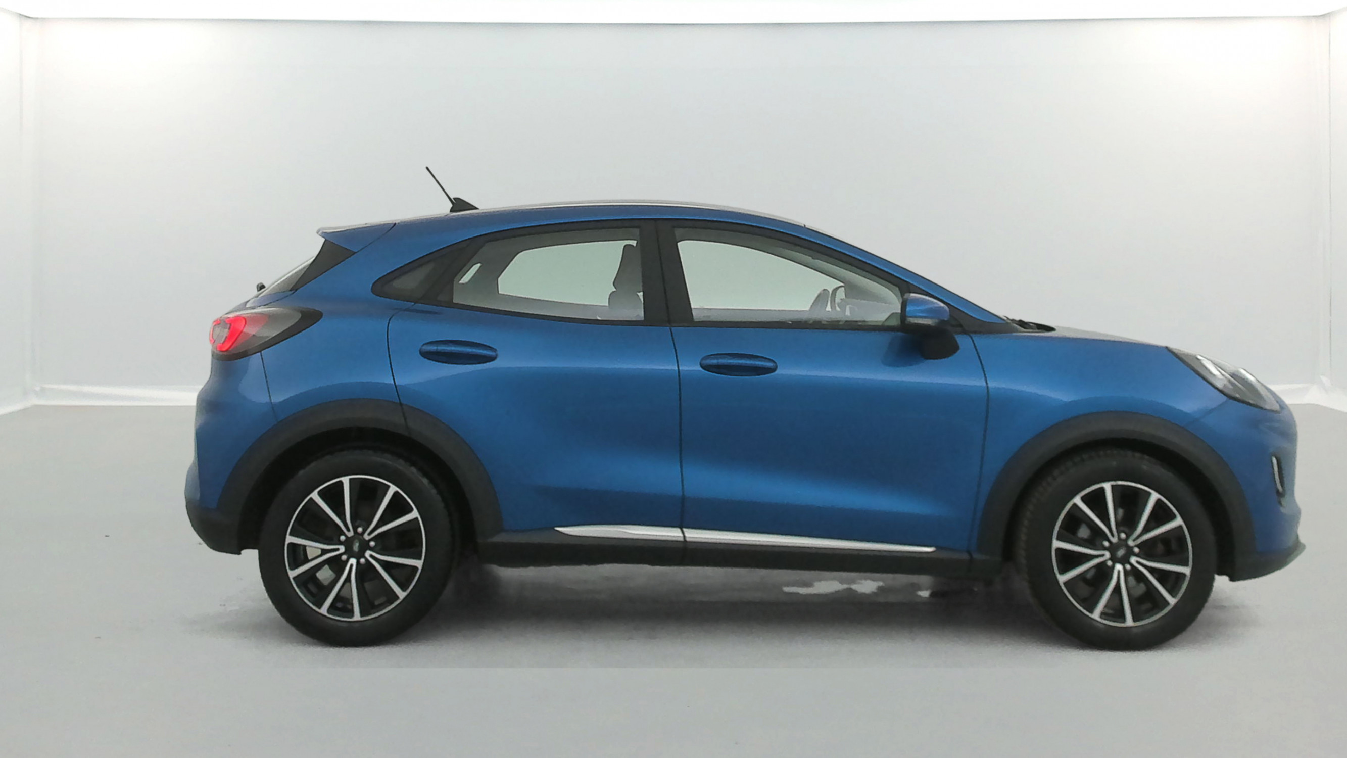 Vente en ligne Ford Puma 1.0 EcoBoost 125ch mHEV Titanium + Attelage au prix de 13 990 €