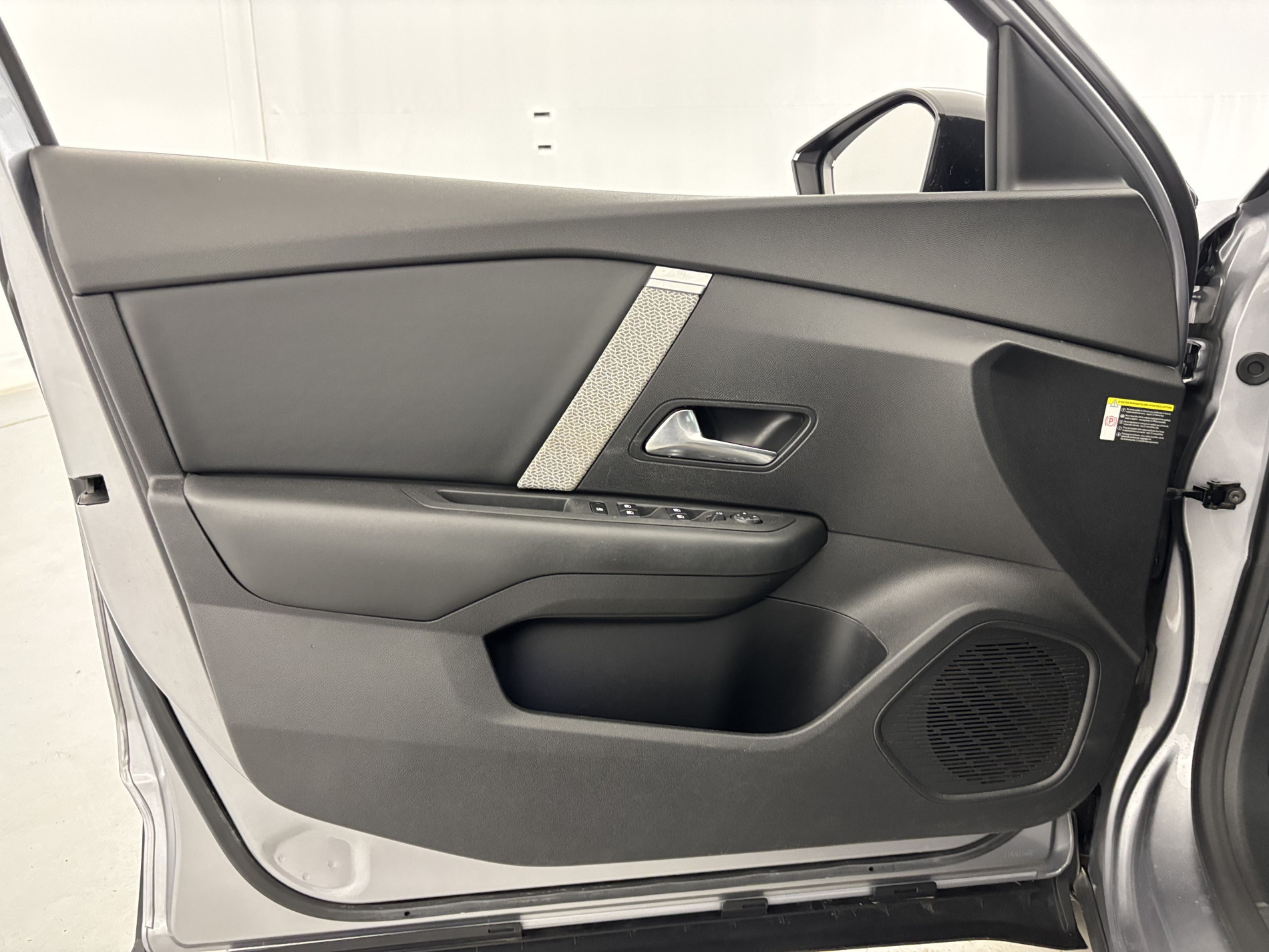 Vente en ligne Citroën C4 BlueHDi 130ch Shine EAT8 + Pack Drive Assist + Attelage au prix de 15 990 €
