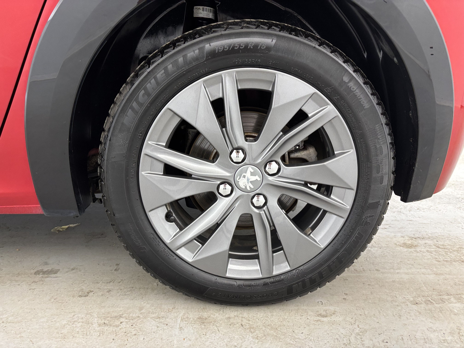 Vente en ligne Peugeot 208 e-208 136ch Allure Business au prix de 12 990 €