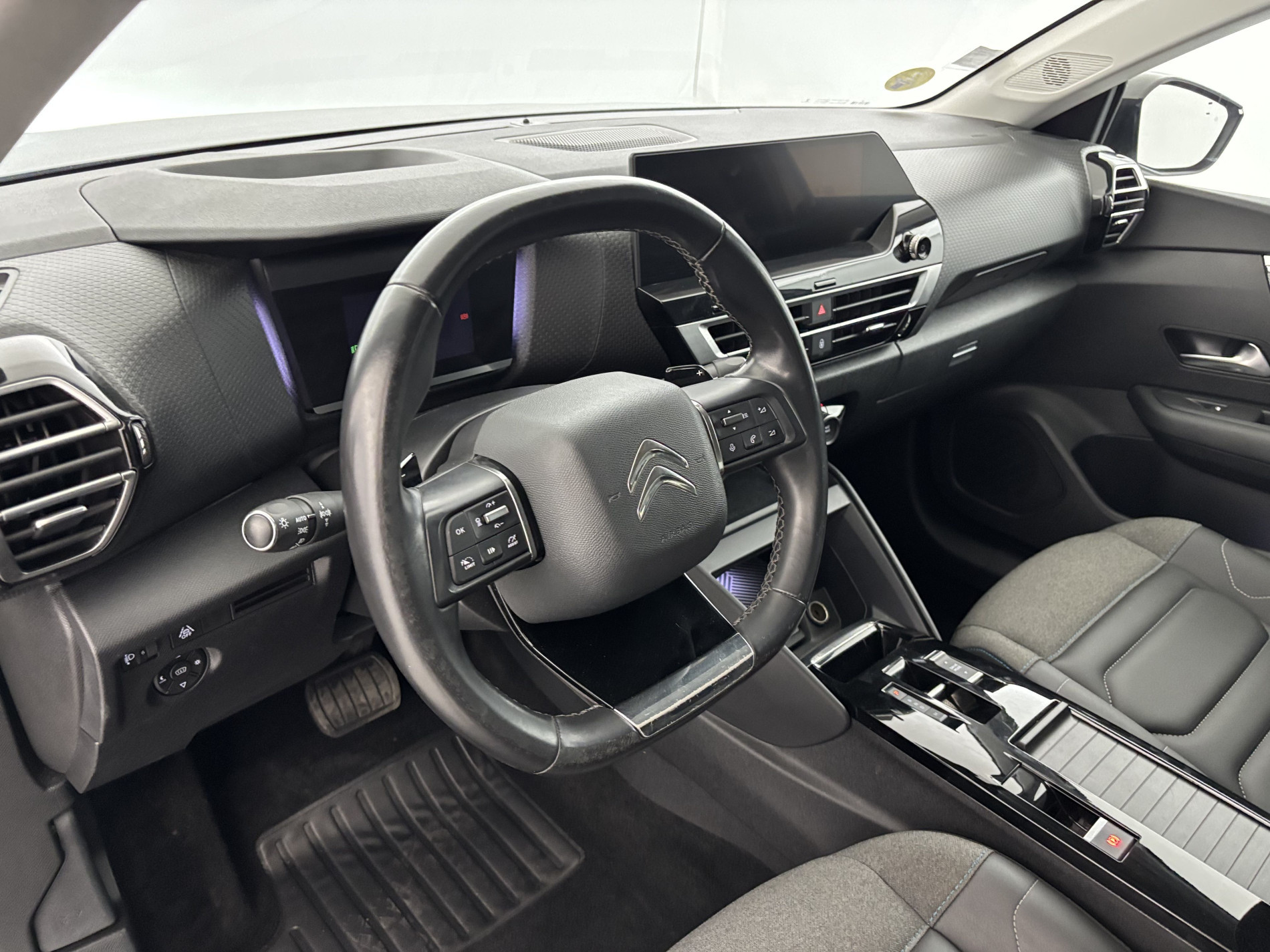 Vente en ligne Citroën C4 BlueHDi 130ch Shine EAT8 + Pack Drive Assist + Attelage au prix de 15 990 €