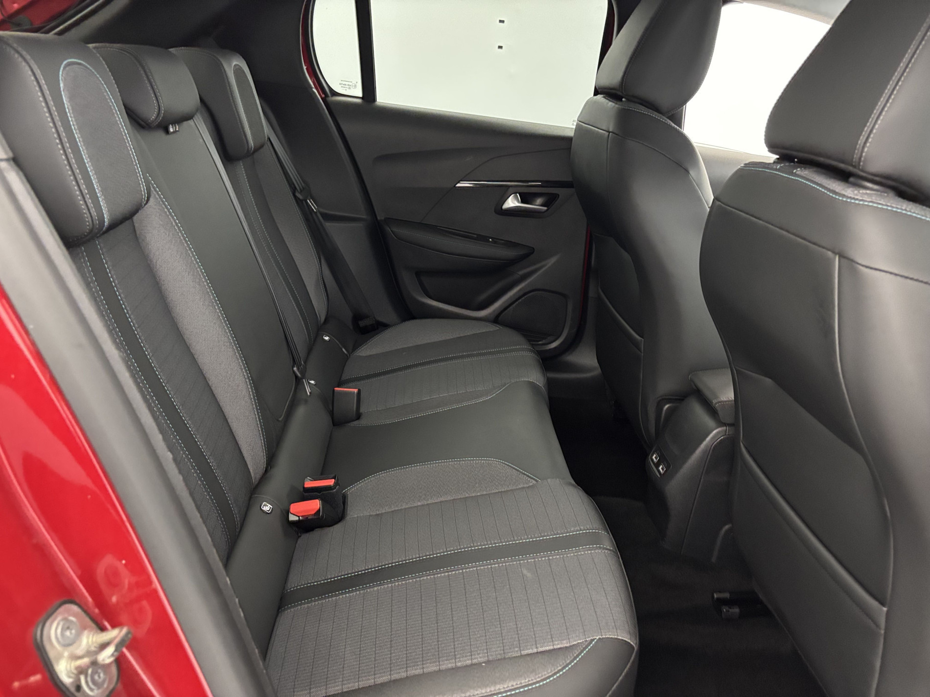 Vente en ligne Peugeot 208 e-208 136ch Allure Business au prix de 12 990 €