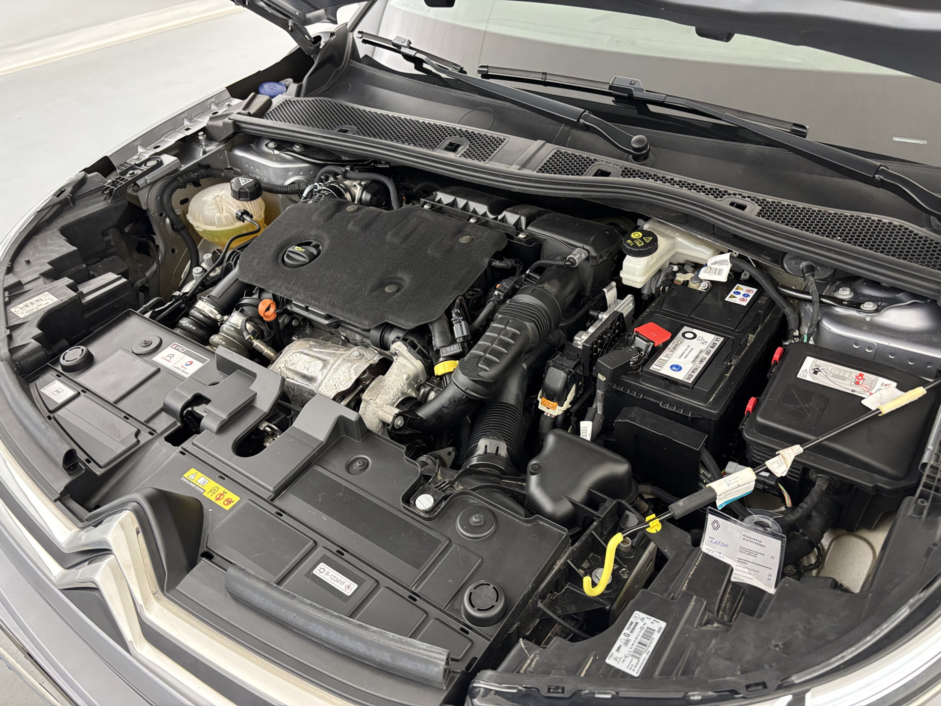 Vente en ligne Citroën C4 BlueHDi 130ch Shine EAT8 + Pack Drive Assist + Attelage au prix de 15 990 €