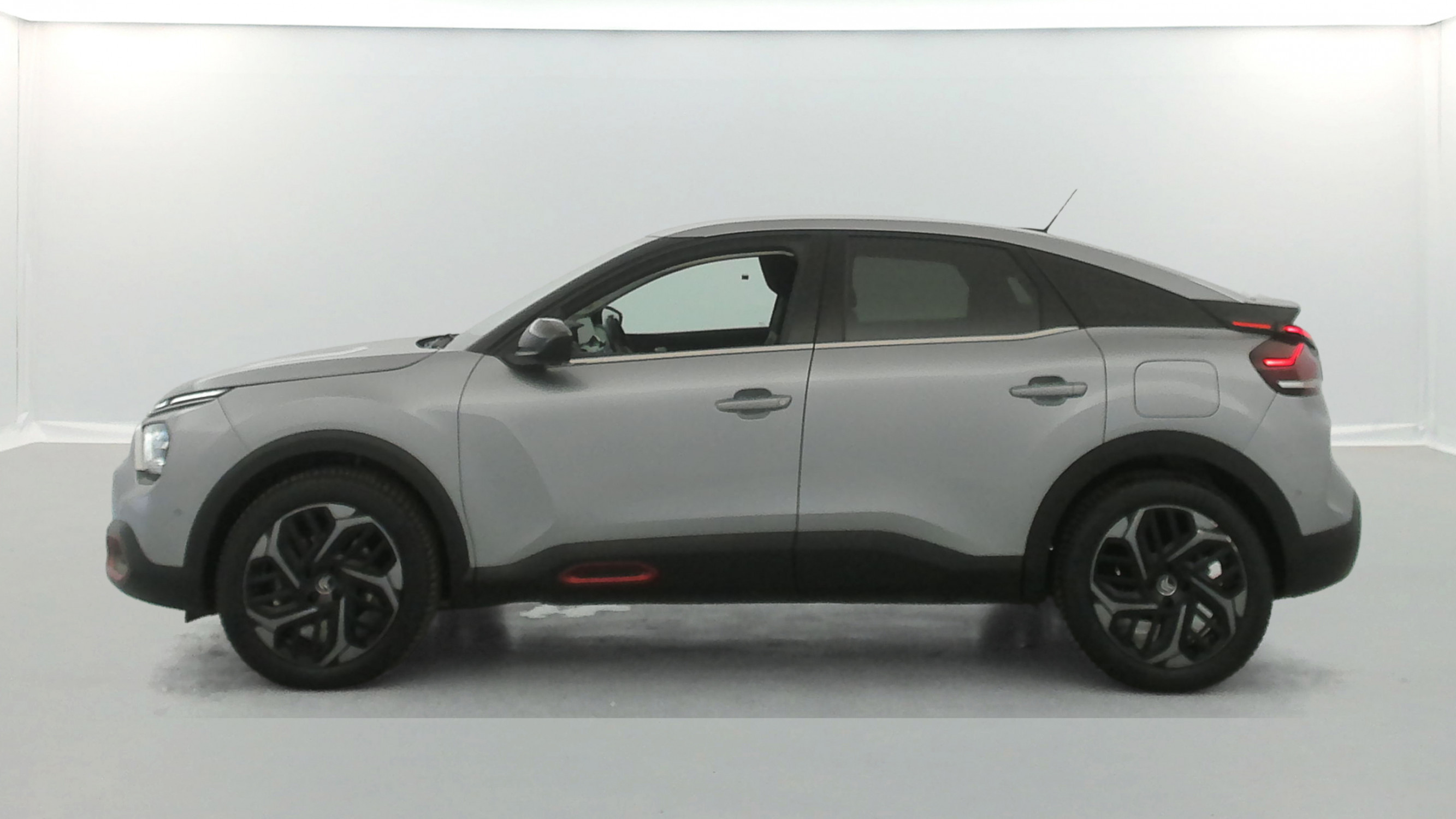 Vente en ligne Citroën C4 BlueHDi 130ch Shine EAT8 + Pack Drive Assist + Attelage au prix de 15 990 €