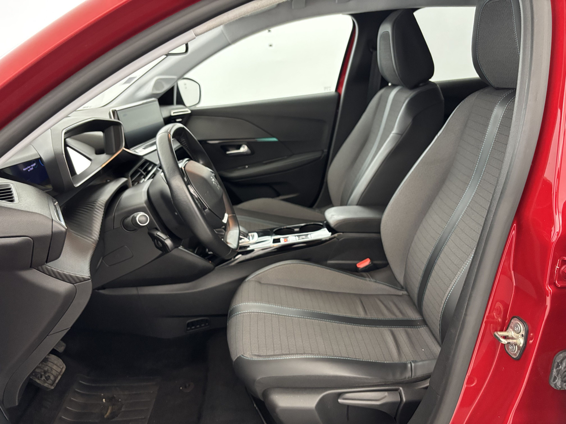 Vente en ligne Peugeot 208 e-208 136ch Allure Business au prix de 12 990 €