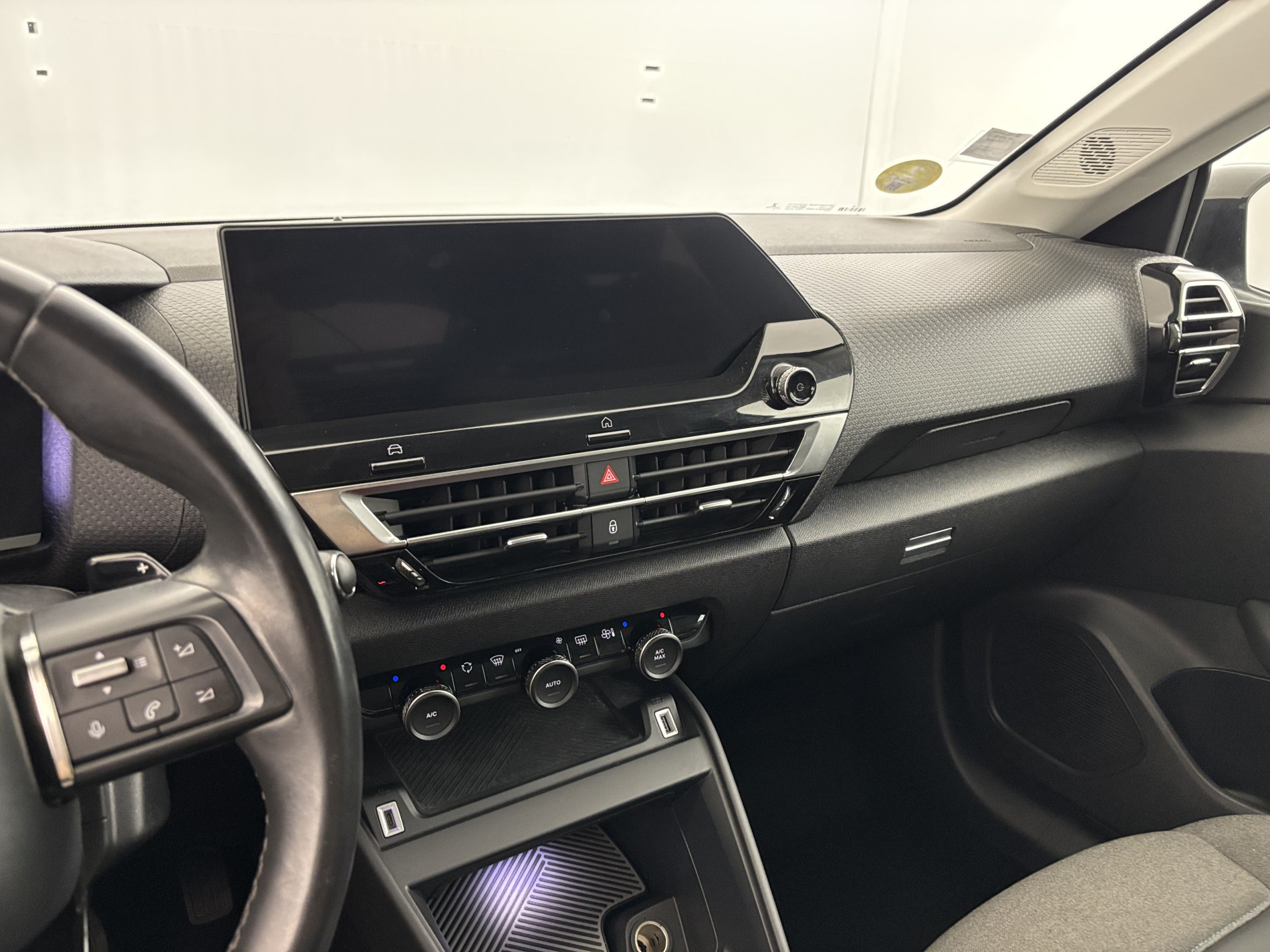 Vente en ligne Citroën C4 BlueHDi 130ch Shine EAT8 + Pack Drive Assist + Attelage au prix de 15 990 €