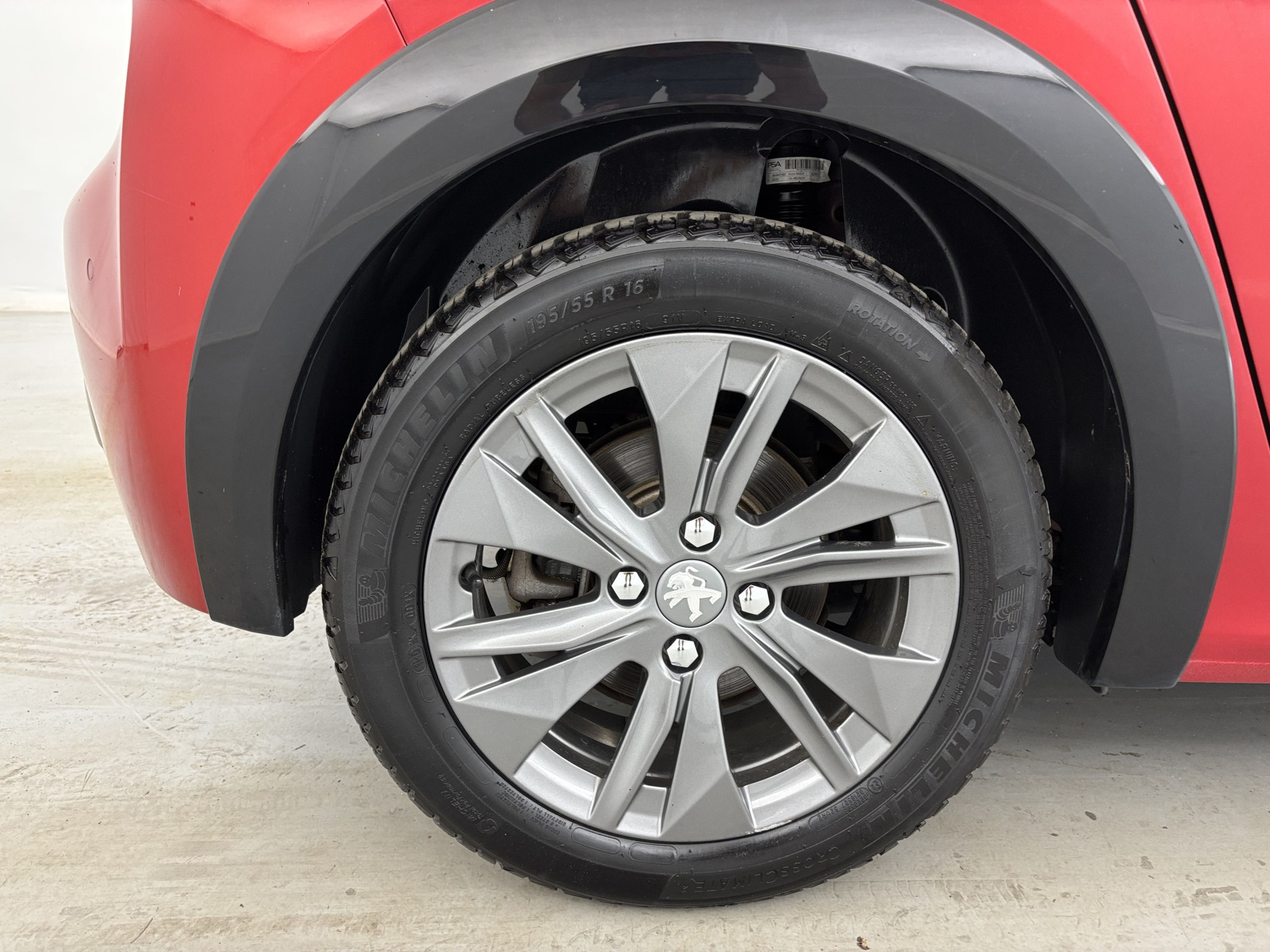 Vente en ligne Peugeot 208 e-208 136ch Allure Business au prix de 12 990 €