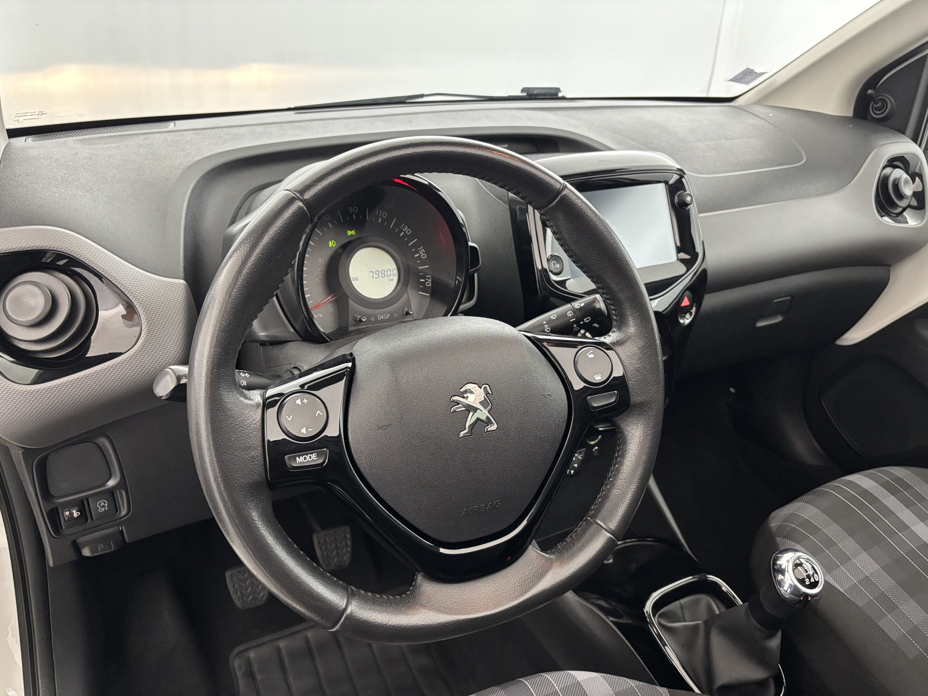 Vente en ligne Peugeot 108 VTi 72 Top! Style 5p au prix de 8 780 €
