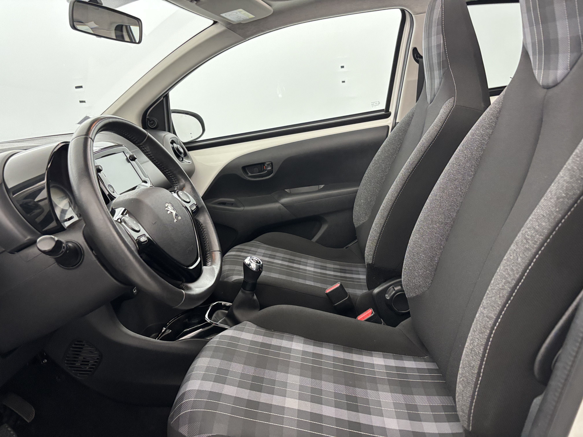 Vente en ligne Peugeot 108 VTi 72 Top! Style 5p au prix de 8 780 €