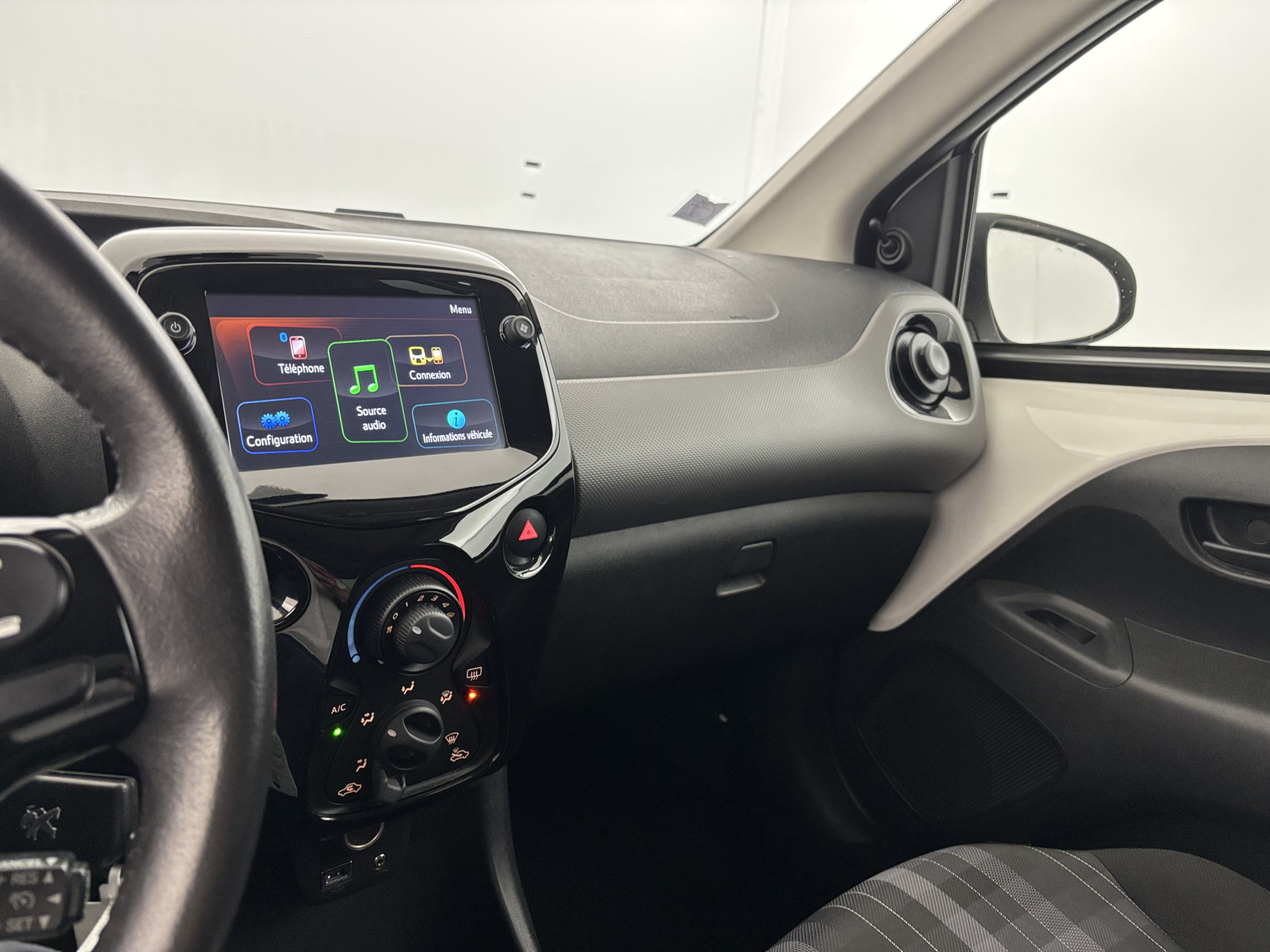 Vente en ligne Peugeot 108 VTi 72 Top! Style 5p au prix de 8 780 €