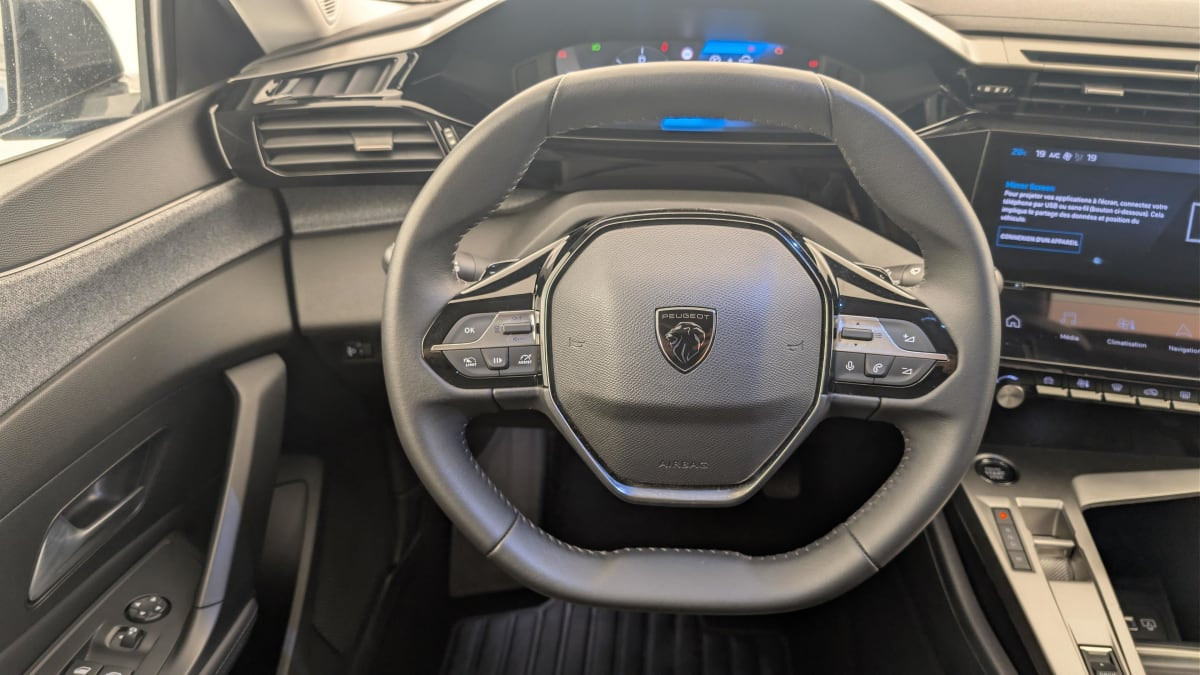 Vente en ligne Peugeot 408 Hybrid 145 e-DCS6 Allure au prix de 22 850 €