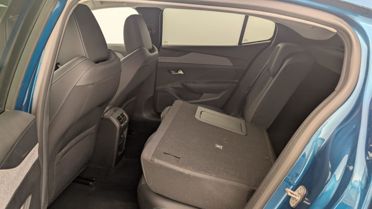 Vente en ligne Peugeot 408 Hybrid 145 e-DCS6 Allure au prix de 22 850 €