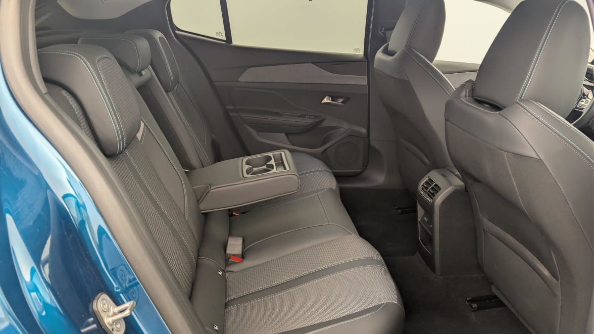 Vente en ligne Peugeot 408 Hybrid 145 e-DCS6 Allure au prix de 22 850 €